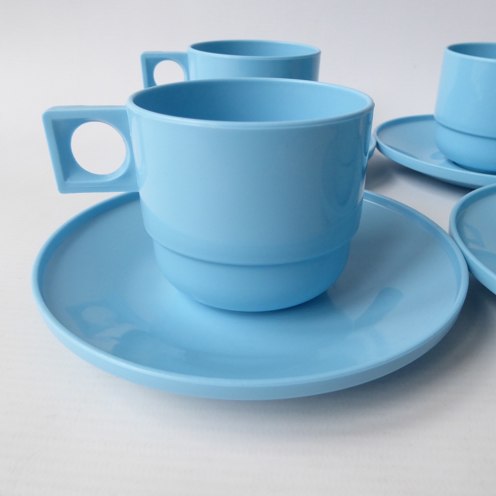 Brexton 4 cups & saucers, vintage baby blue plastic. From picnic hamper set, 60s - Image 7