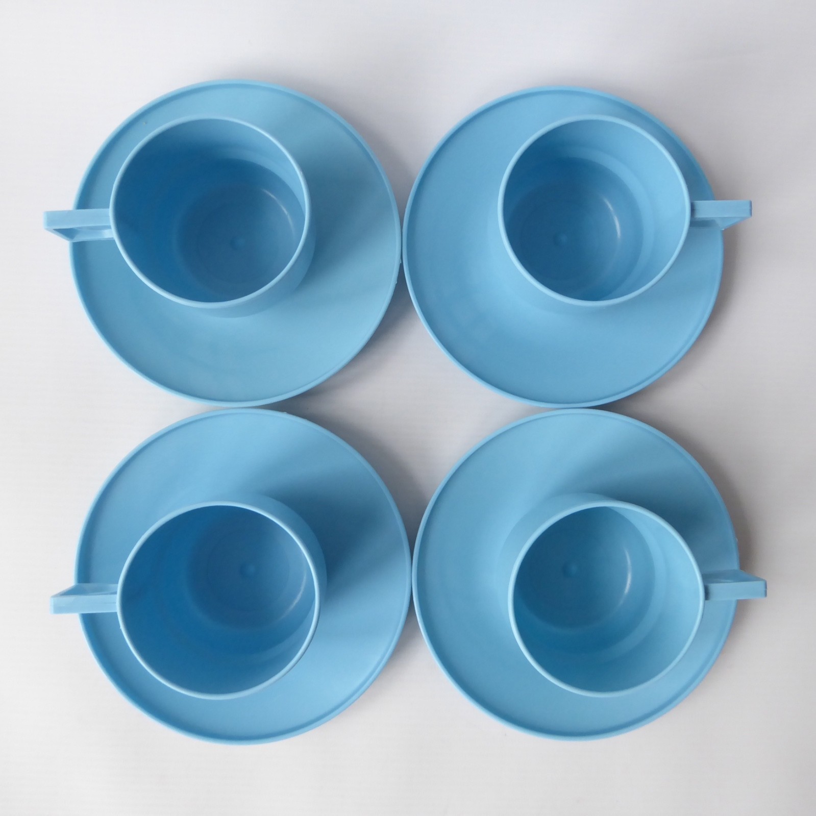 Brexton 4 cups & saucers, vintage baby blue plastic. From picnic hamper set, 60s - Image 8