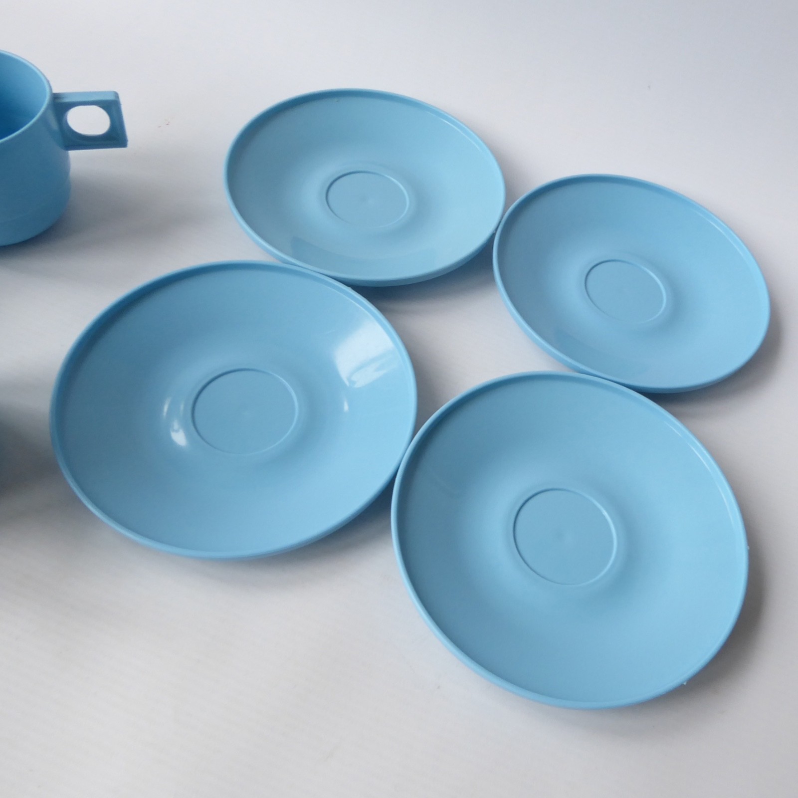 Brexton 4 cups & saucers, vintage baby blue plastic. From picnic hamper set, 60s - Image 9