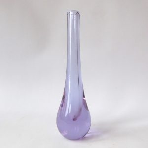 Caithness Stroma alexandrite neodymium art glass bud vase vintage 1970s purple
