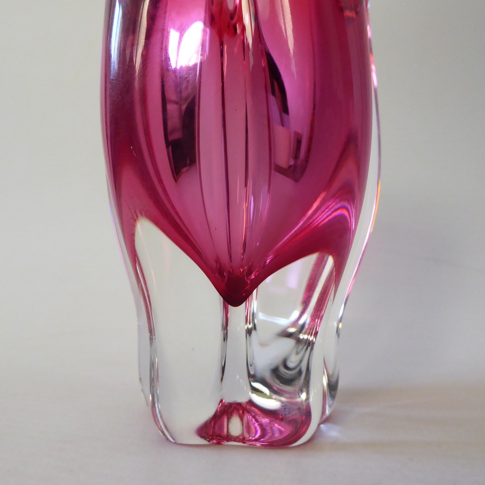 Chribska Josef Hospodka, Czech art glass cranberry pink vase. Vintage Bohemian - Image 4