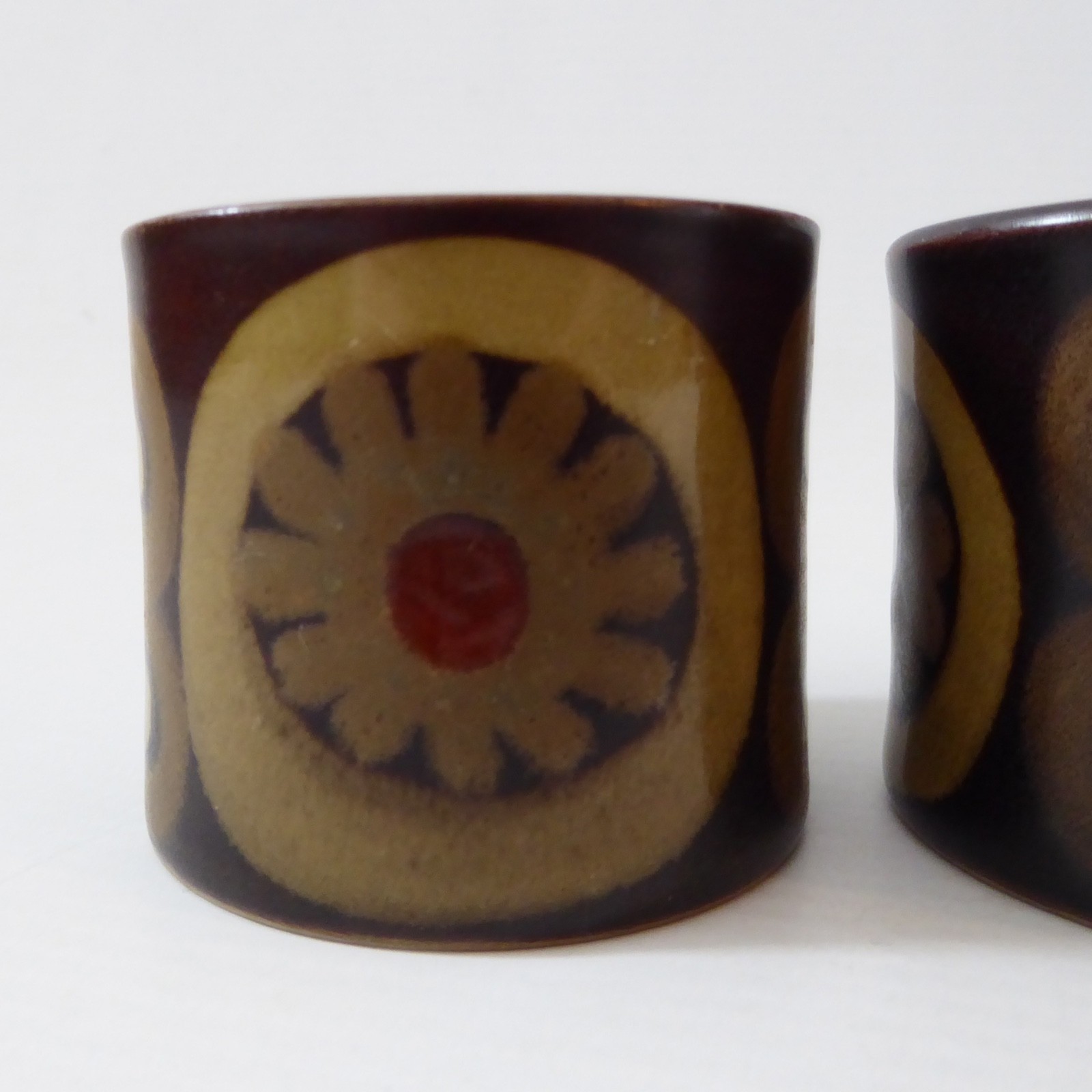 Denby Arabesque tall milk jug + 2 egg cups. Vintage brown circles stoneware - Image 2