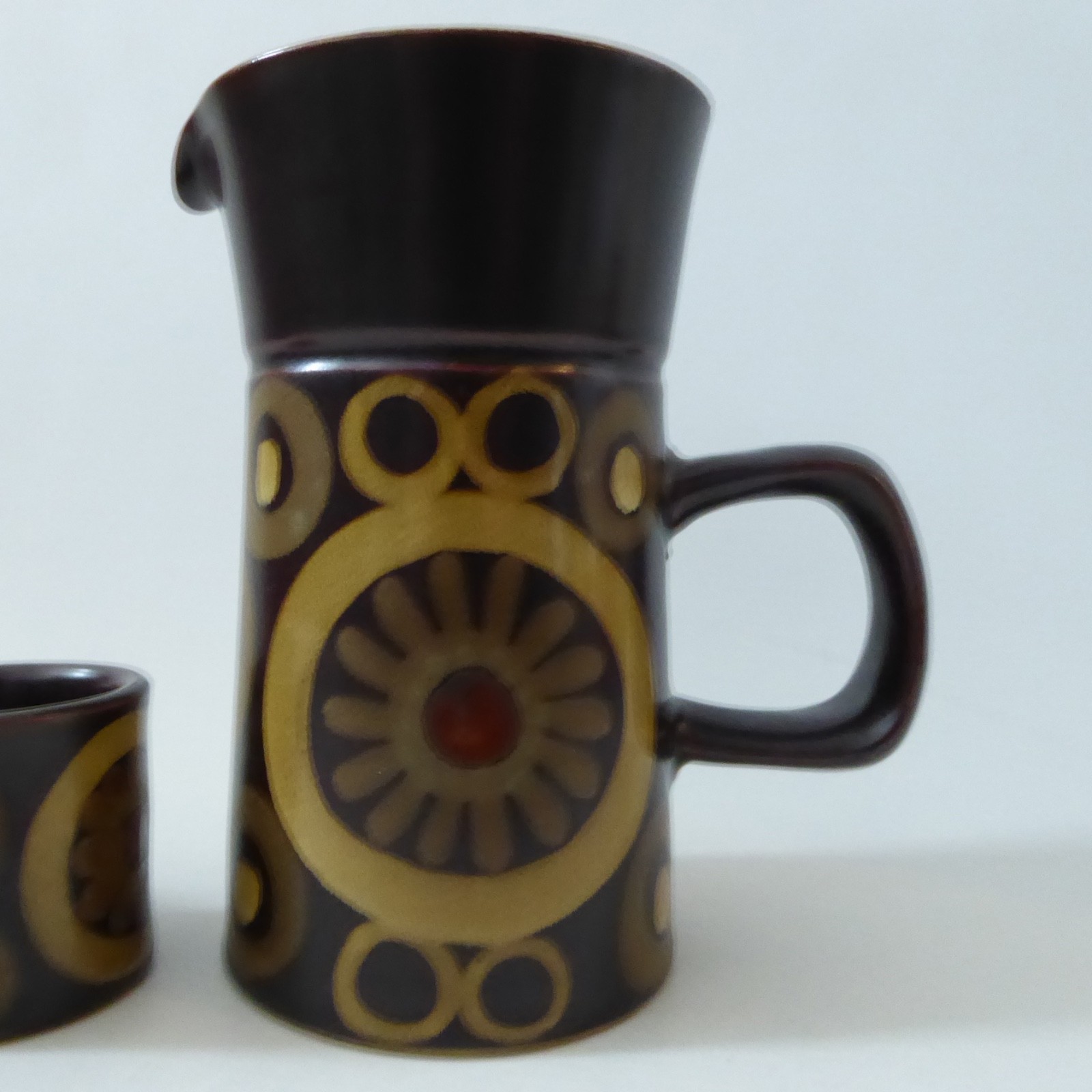 Denby Arabesque tall milk jug + 2 egg cups. Vintage brown circles stoneware - Image 4