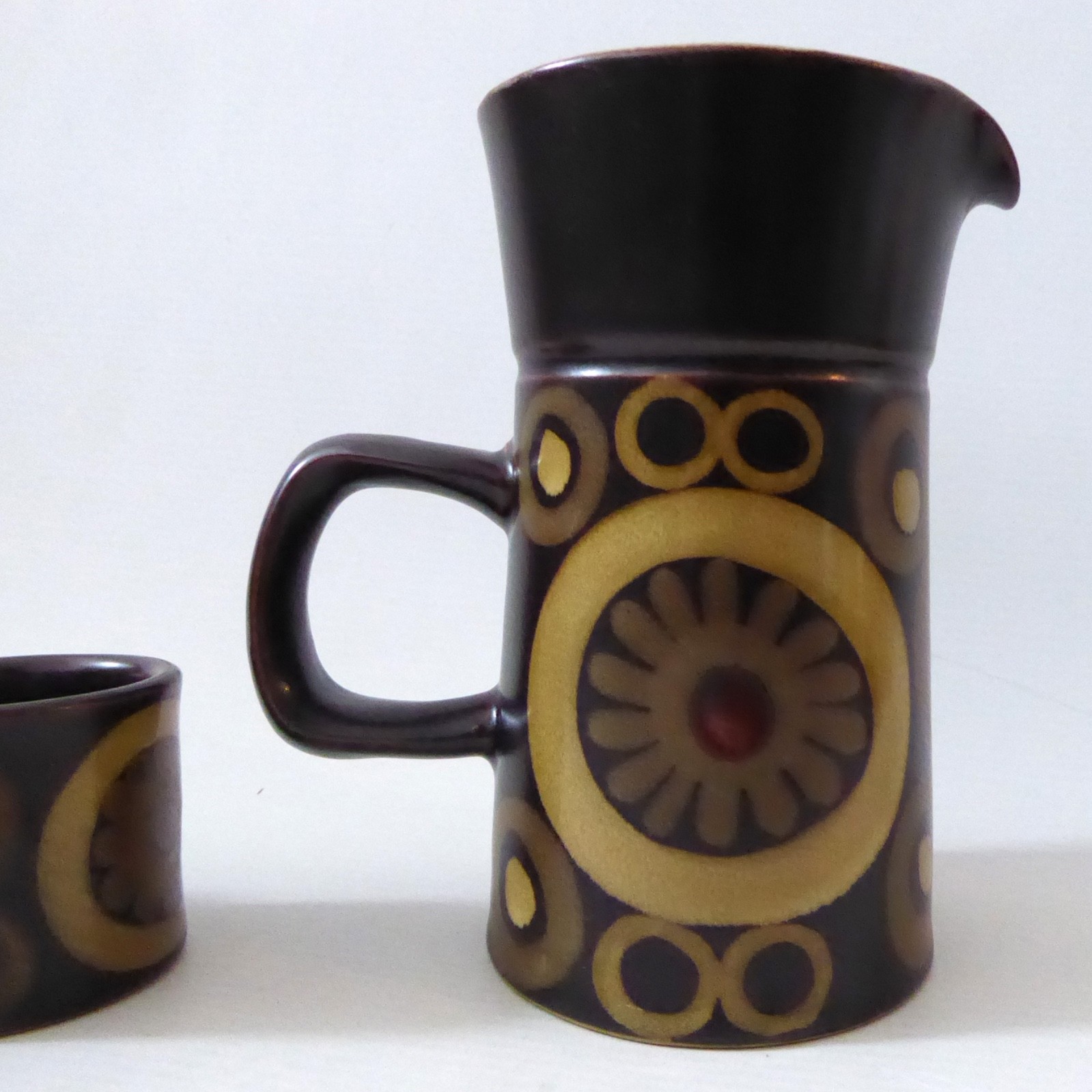 Denby Arabesque tall milk jug + 2 egg cups. Vintage brown circles stoneware - Image 5