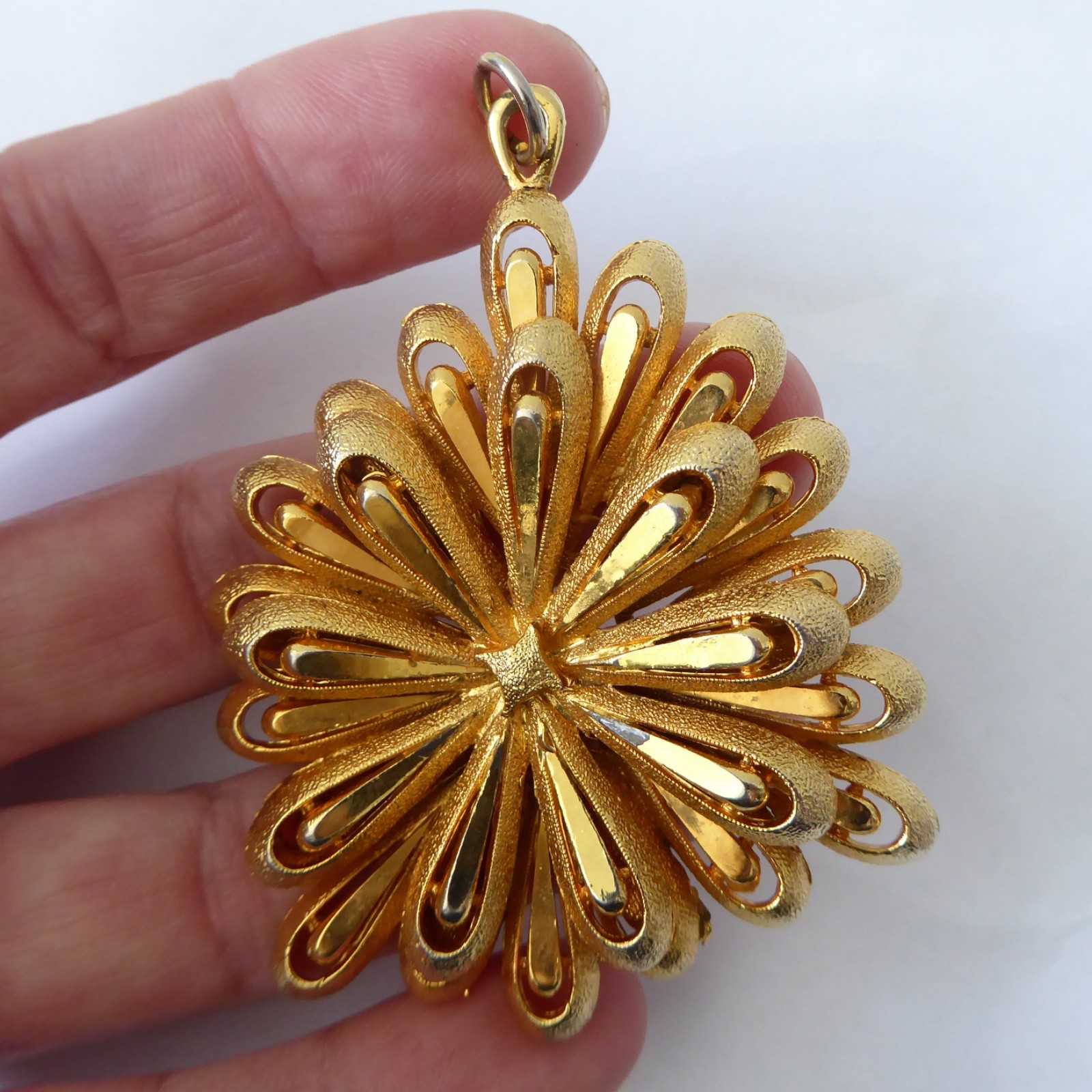 Gold tone large pendant for necklace. Vintage 1960s 1970s brutalist retro kitsch - Image 4