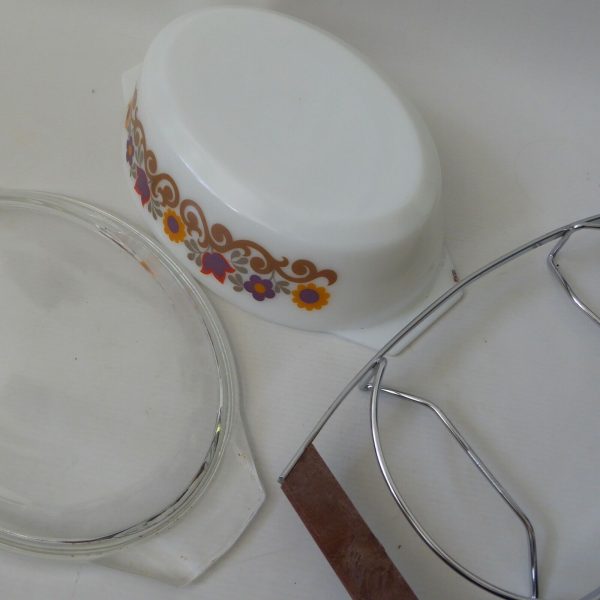 JAJ Pyrex Briarwood opal glass oval casserole dish 524 + lid + stand. 70s retro - Image 11