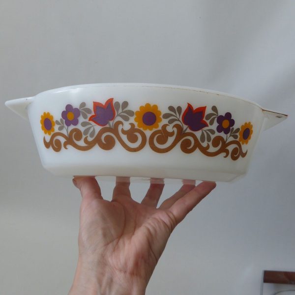 JAJ Pyrex Briarwood opal glass oval casserole dish 524 + lid + stand. 70s retro - Image 9