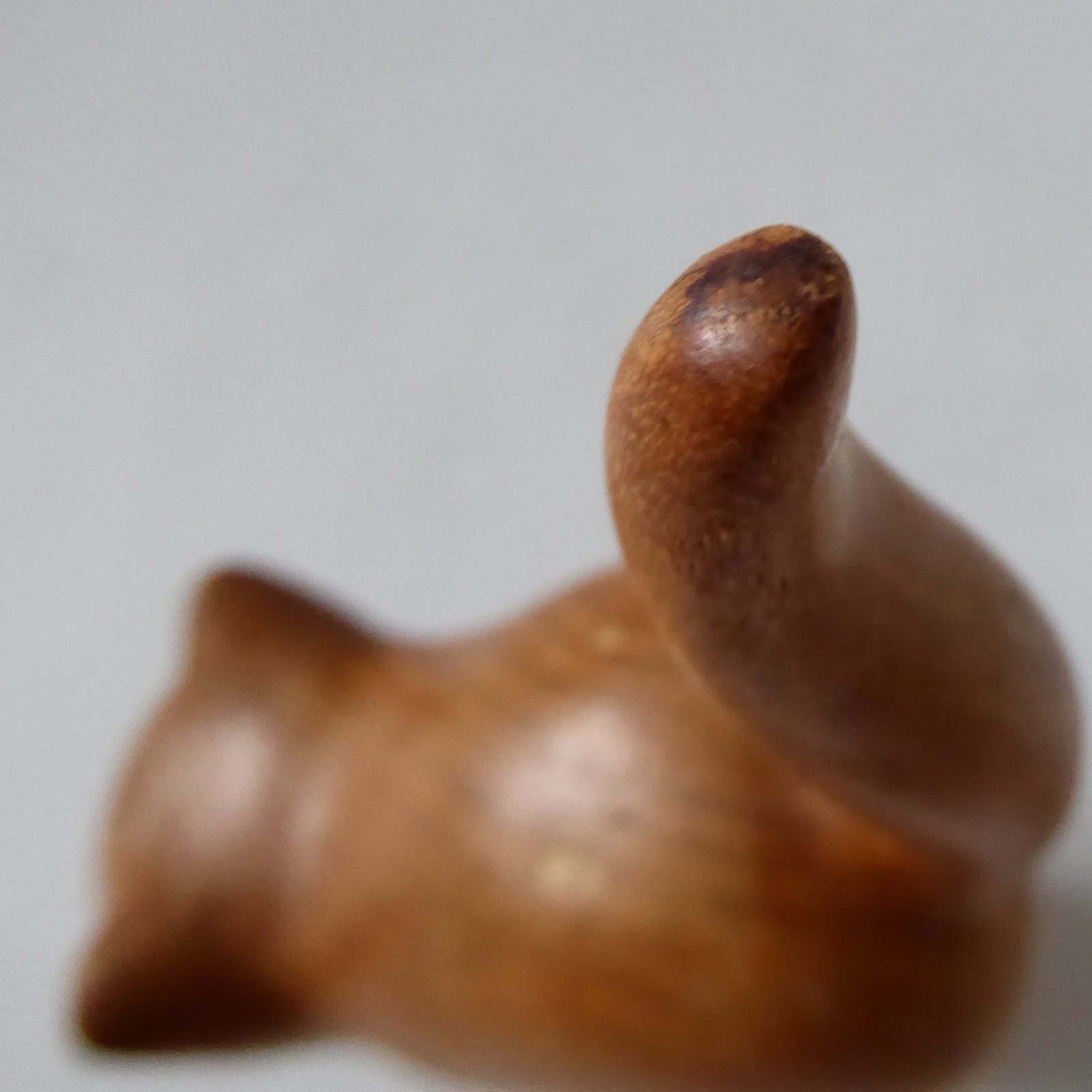 Jim Hunter carved elm blond wood cat figurine, modernist minimalist standing - Image 13