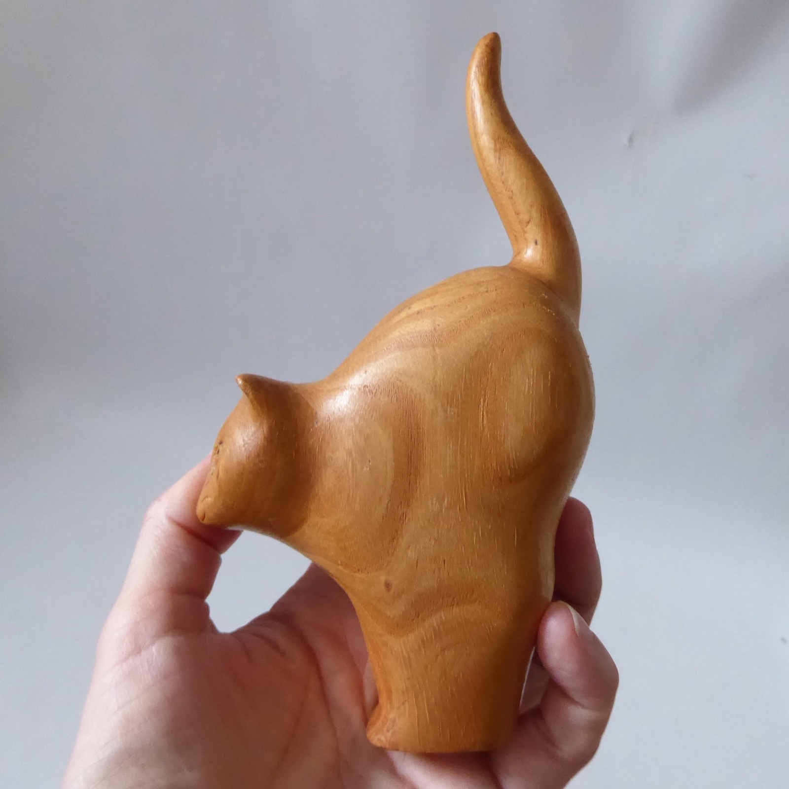 Jim Hunter carved elm blond wood cat figurine, modernist minimalist standing - Image 16