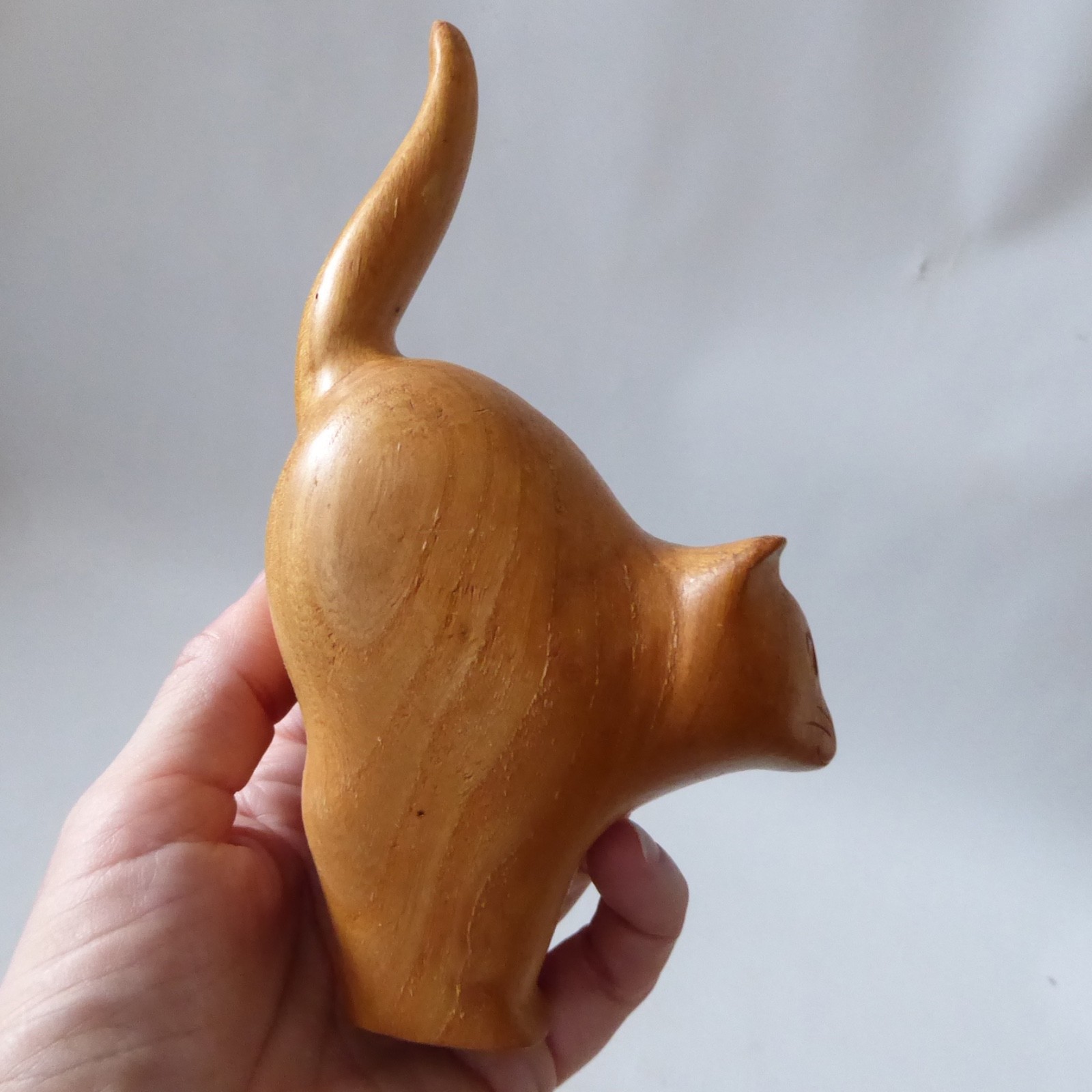 Jim Hunter carved elm blond wood cat figurine, modernist minimalist standing - Image 18