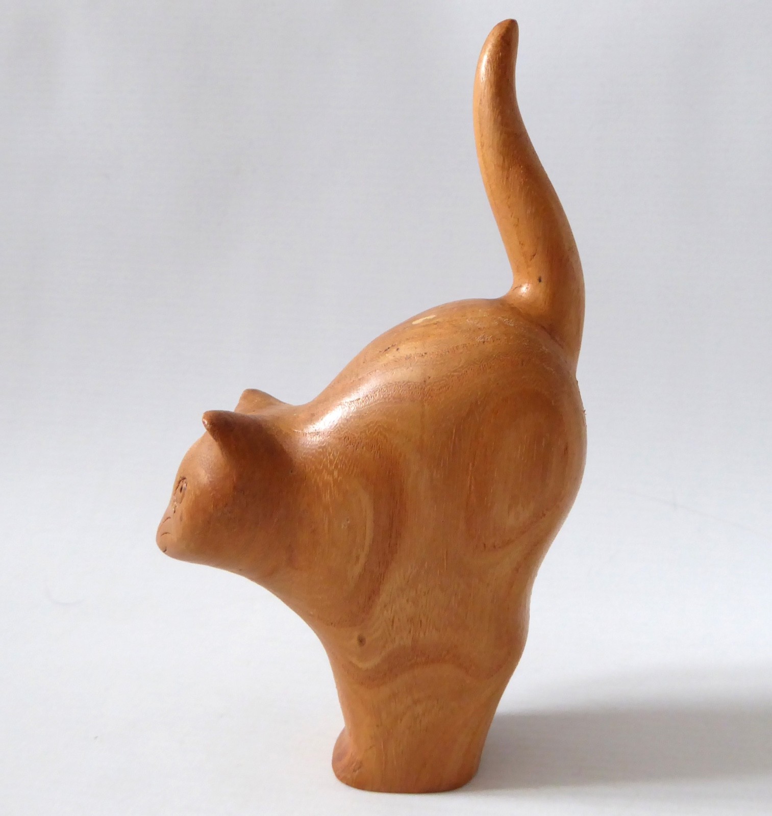 Jim Hunter carved elm blond wood cat figurine, modernist minimalist standing - Image 3