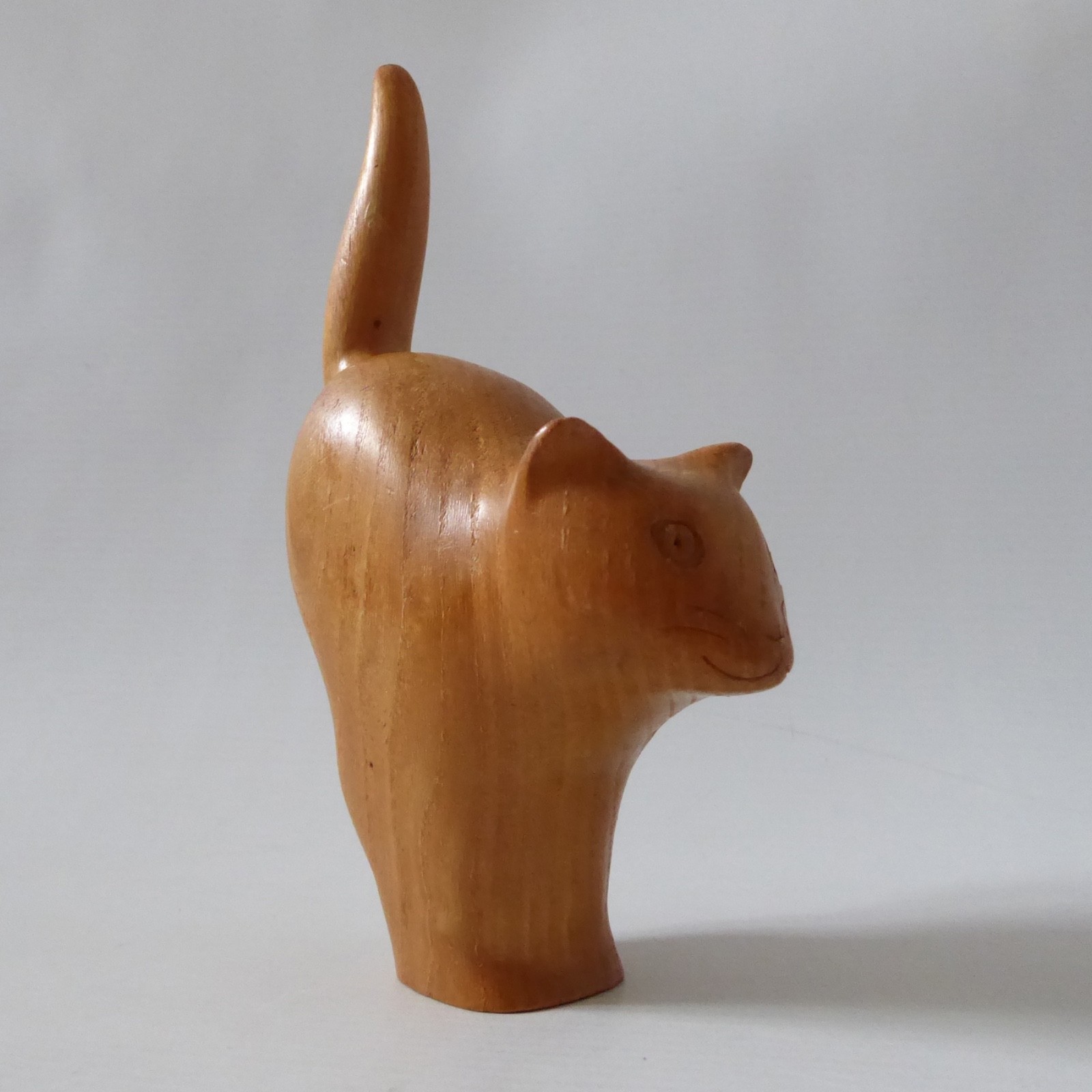 Jim Hunter carved elm blond wood cat figurine, modernist minimalist standing - Image 8