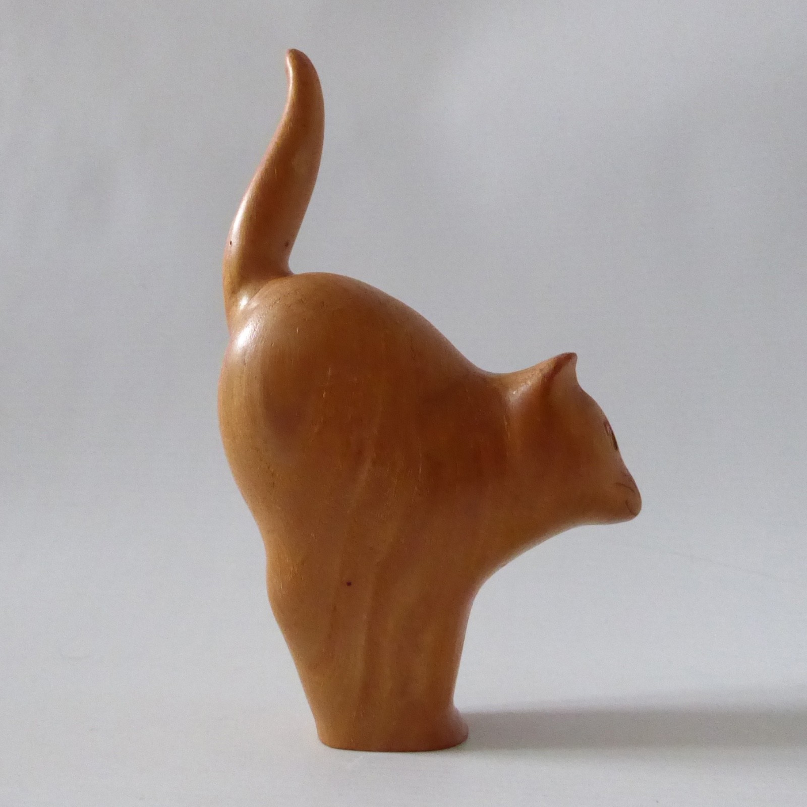 Jim Hunter carved elm blond wood cat figurine, modernist minimalist standing - Image 9