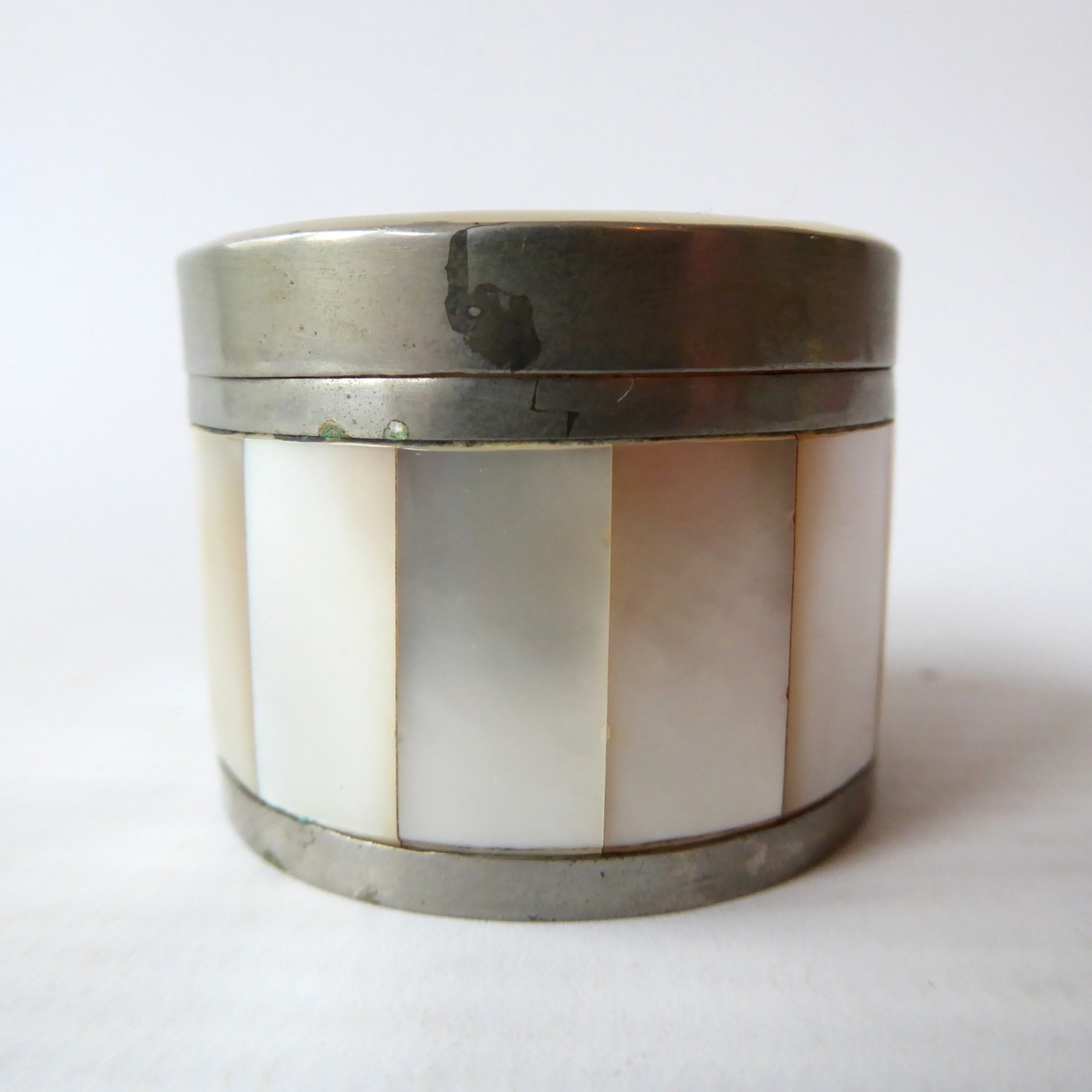 Mother of pearl shell trinket pill box container pot, white metal. Vintage small - Image 5
