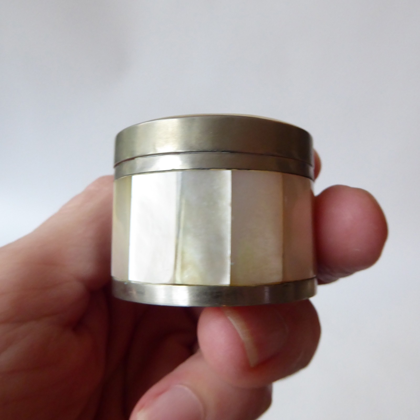 Mother of pearl shell trinket pill box container pot, white metal. Vintage small - Image 6