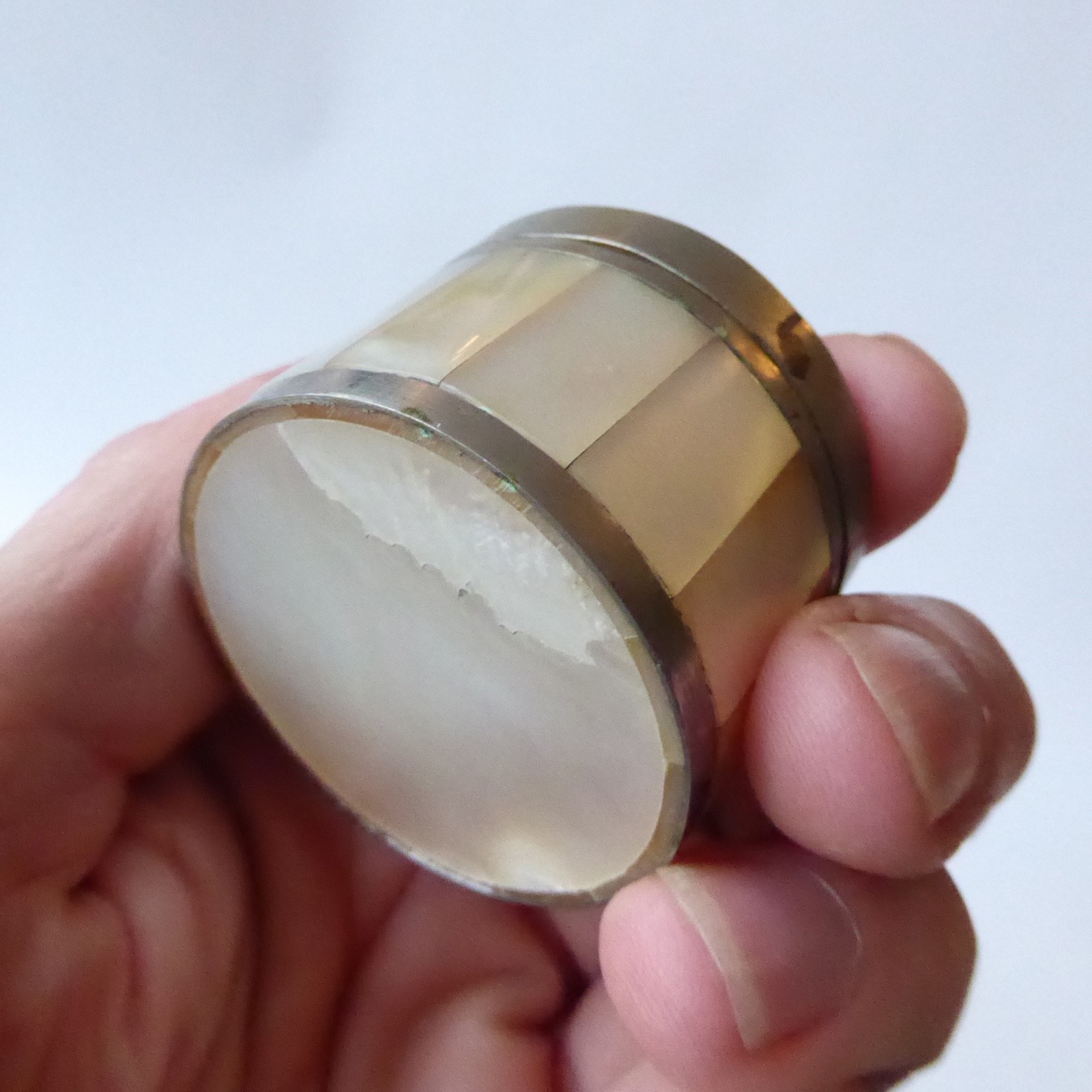 Mother of pearl shell trinket pill box container pot, white metal. Vintage small - Image 10
