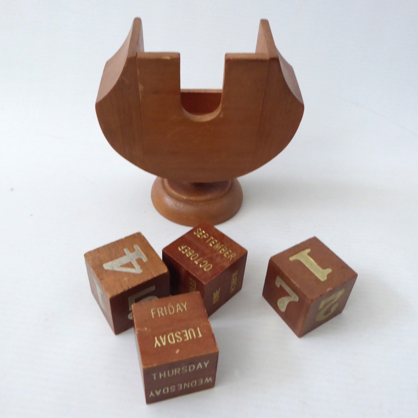 Perpetual desk calendar, wooden date blocks. Vintage Wood, mid century retro - Image 10