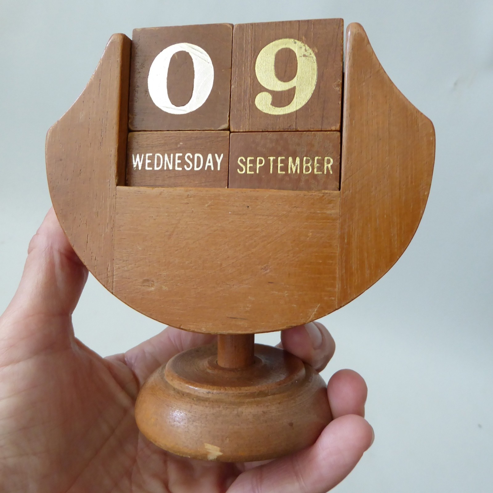Perpetual desk calendar, wooden date blocks. Vintage Wood, mid century retro - Image 3