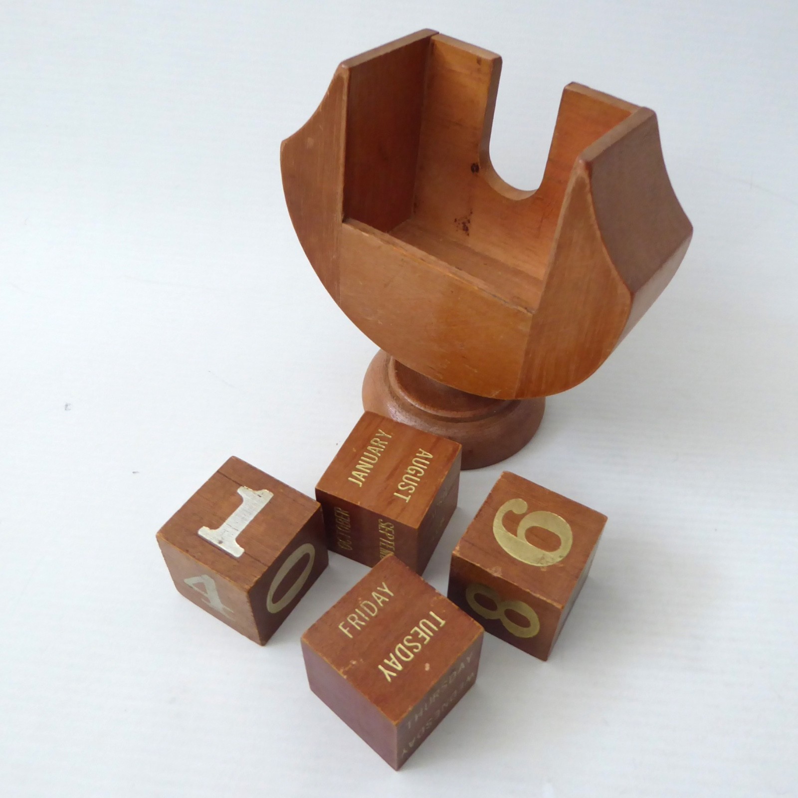 Perpetual desk calendar, wooden date blocks. Vintage Wood, mid century retro - Image 7