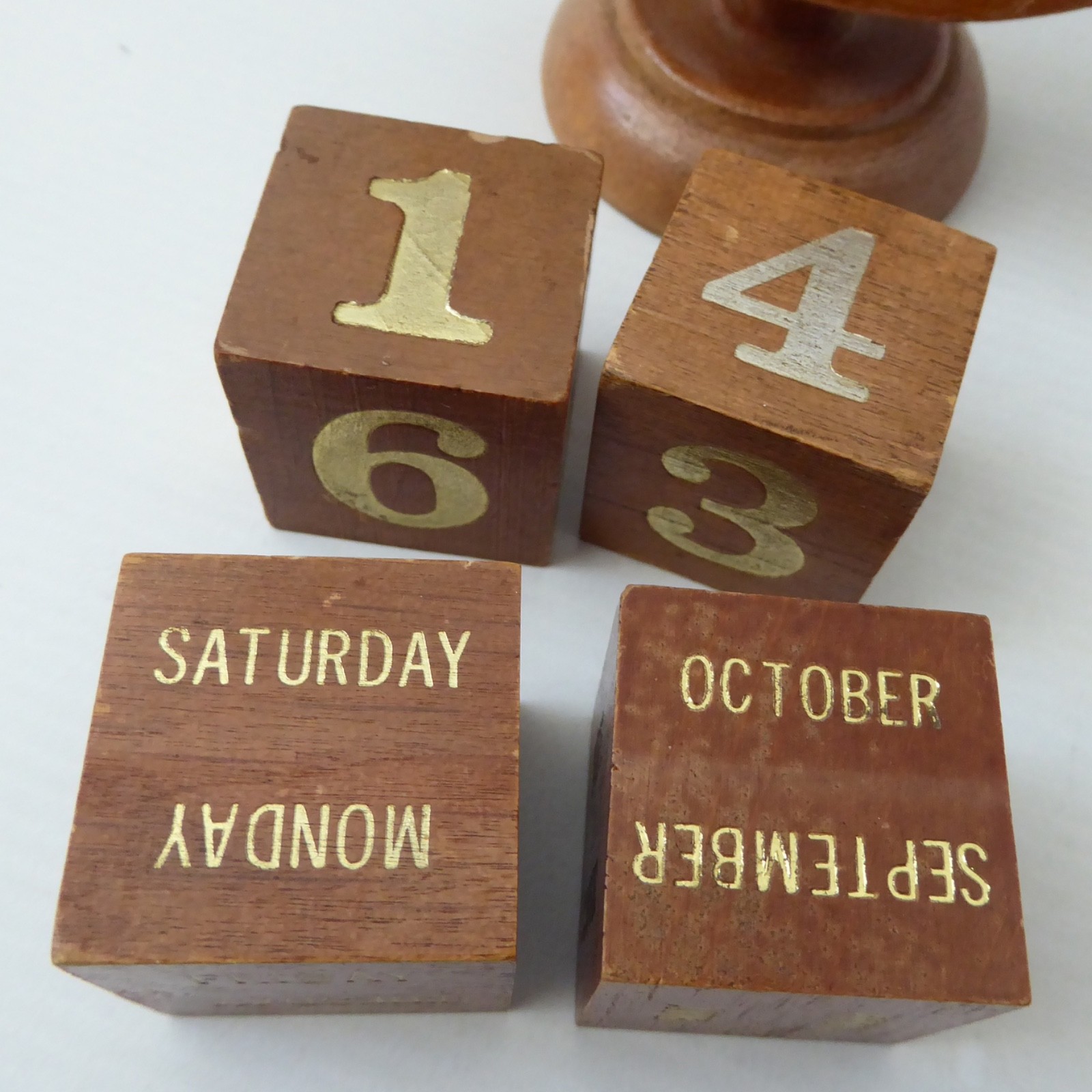 Perpetual desk calendar, wooden date blocks. Vintage Wood, mid century retro - Image 9