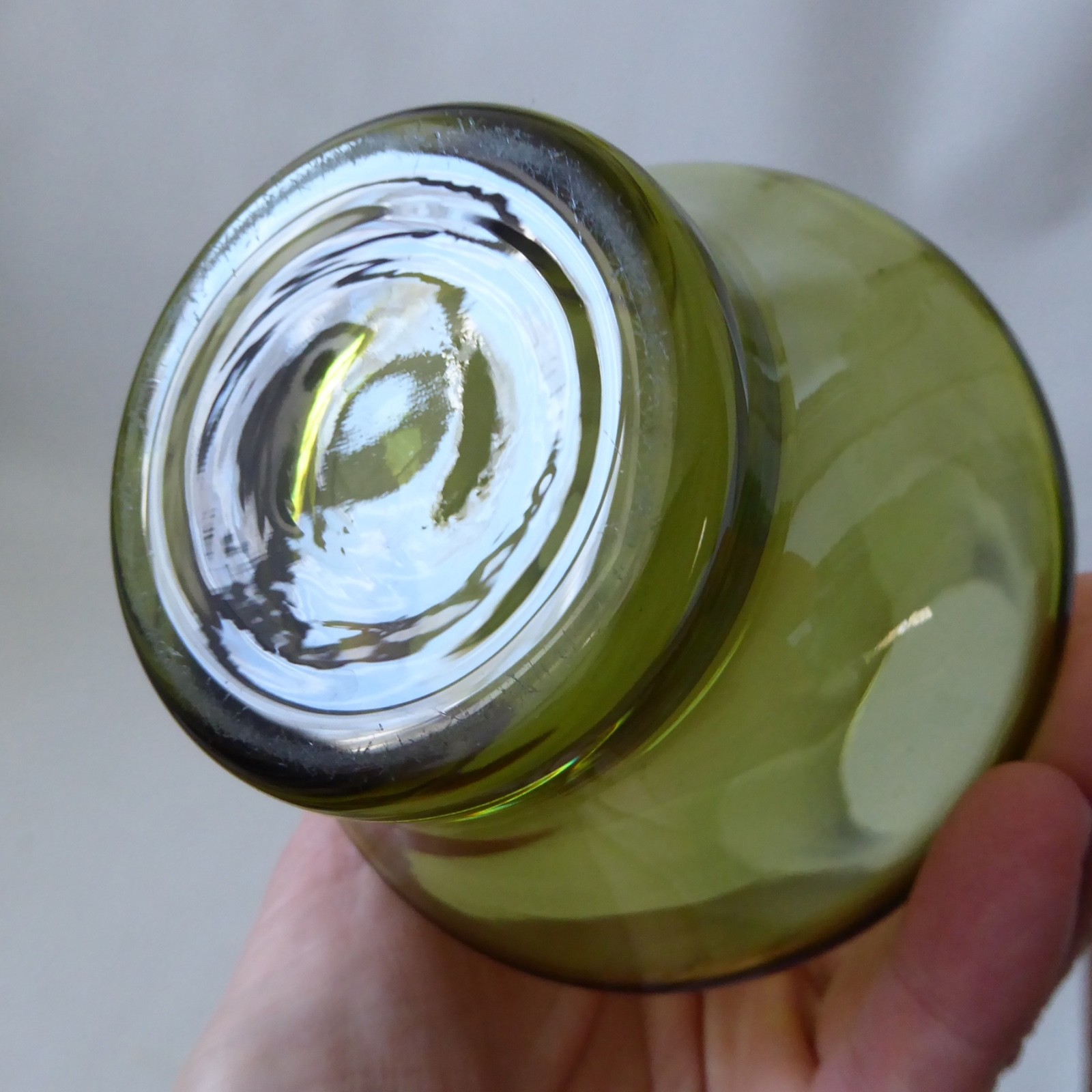 Riihimaki 1374 tall vintage art glass vase, olive green Finland Riihimaen Lasi - Image 9