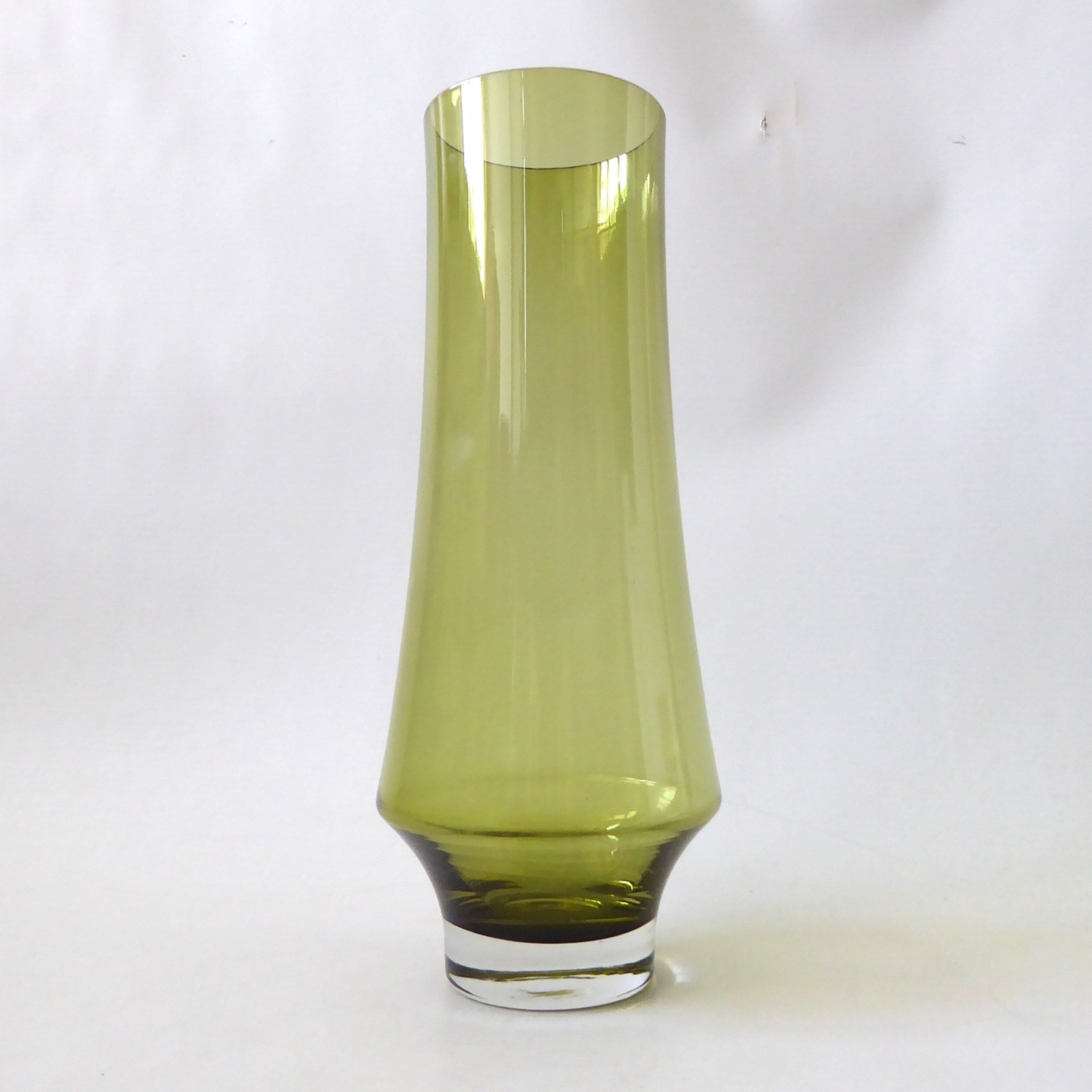 Riihimaki 1374 tall vintage art glass vase, olive green Finland Riihimaen Lasi