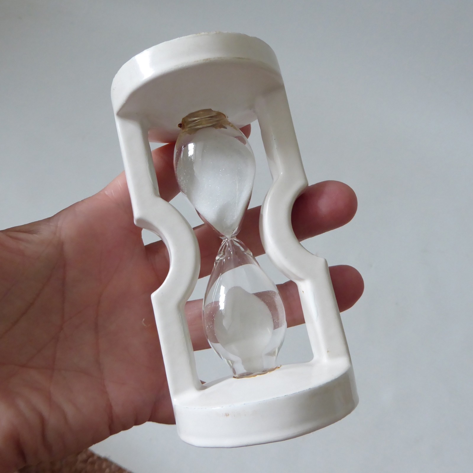 Robert Welch Victor vintage white cast iron 4 minute egg timer, hour glass. 80s - Image 13