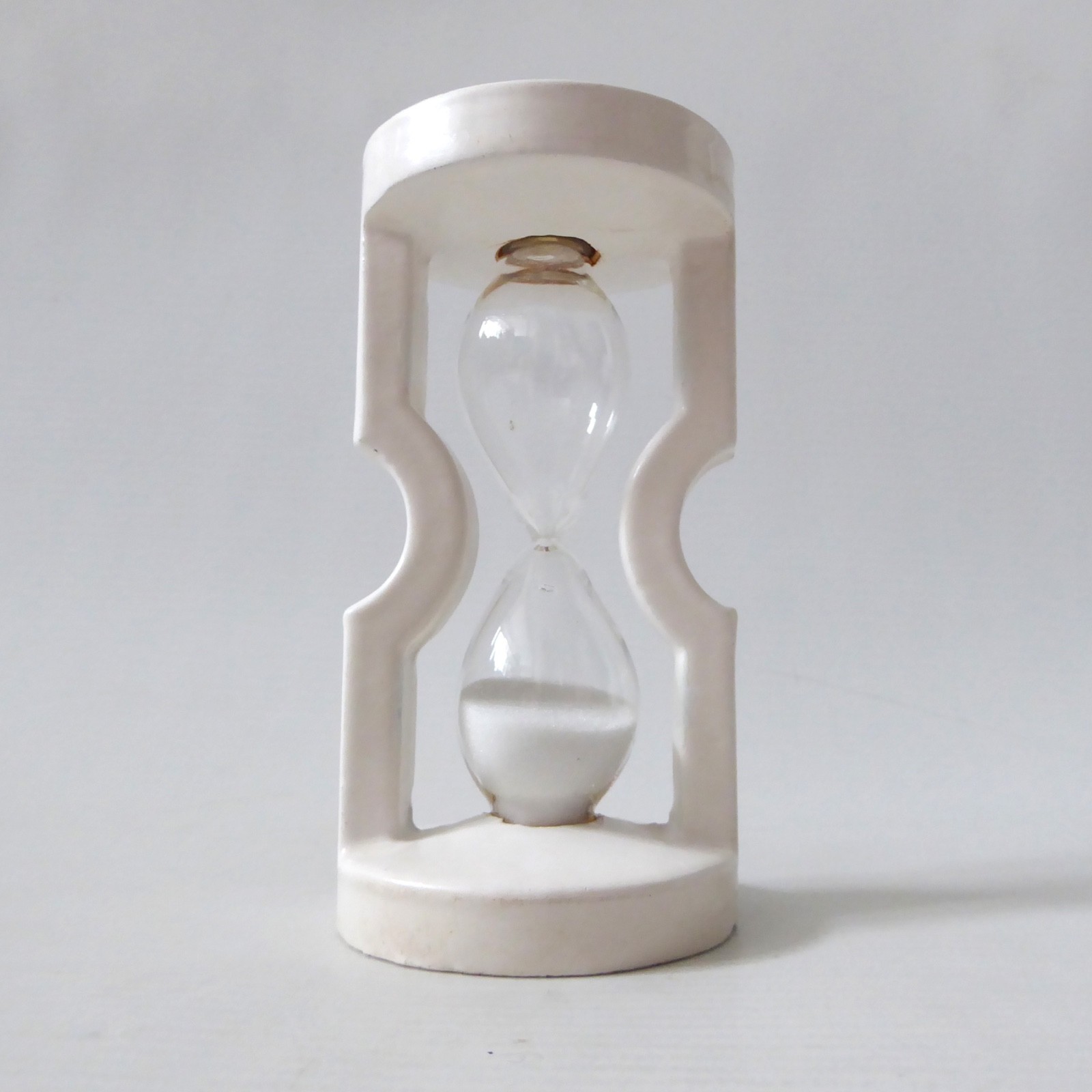 Robert Welch Victor vintage white cast iron 4 minute egg timer, hour glass. 80s