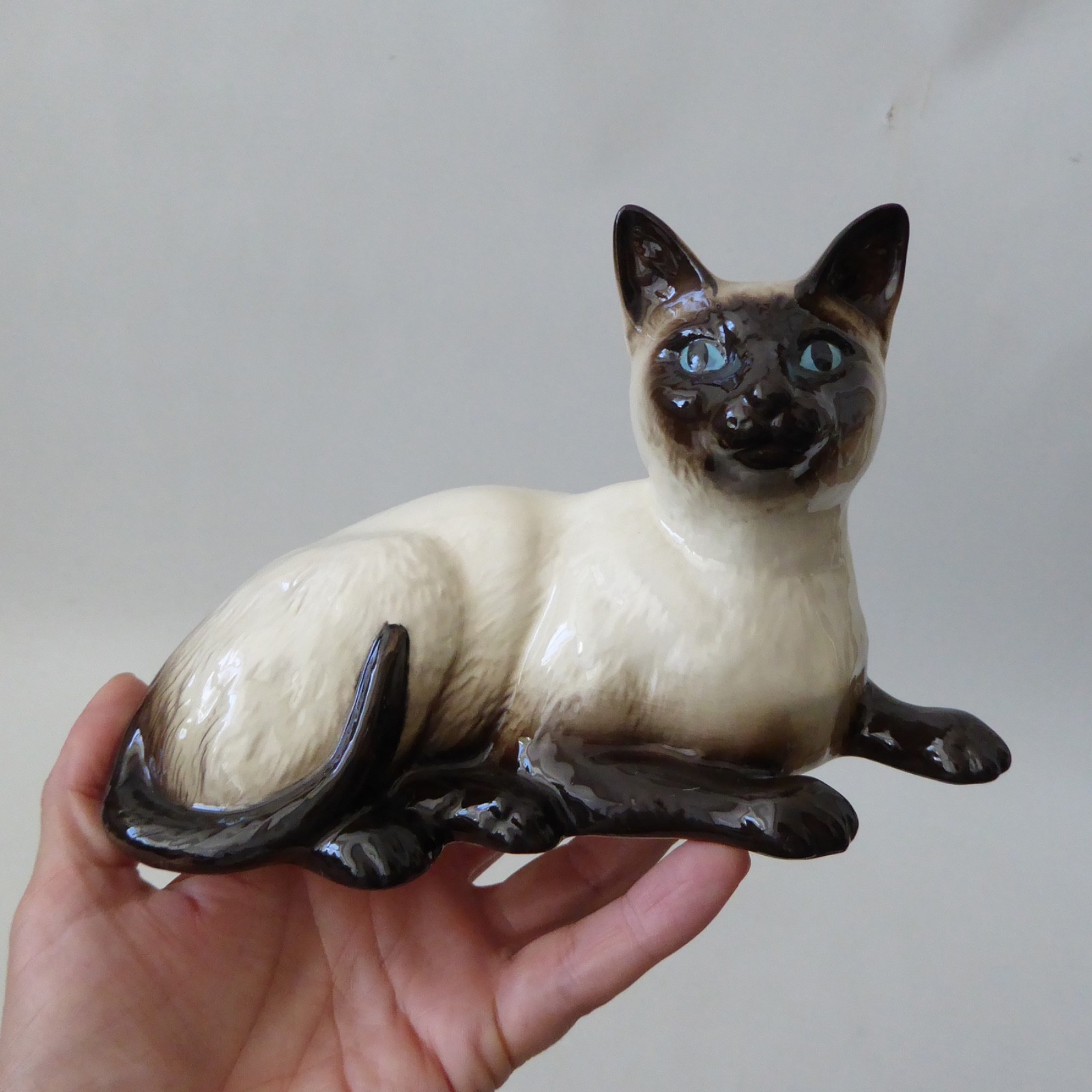 Royal Doulton 1559, vintage siamese laying cat figurine figure ornament statue - Image 3