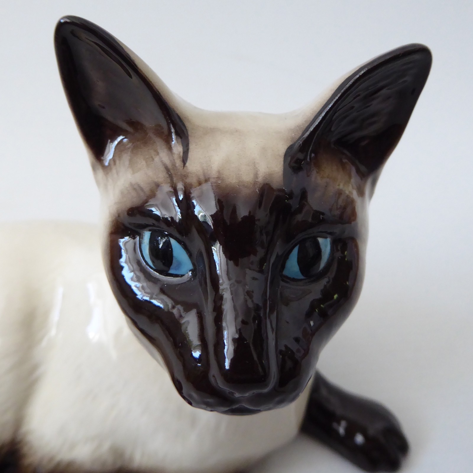 Royal Doulton 1559, vintage siamese laying cat figurine figure ornament statue - Image 4