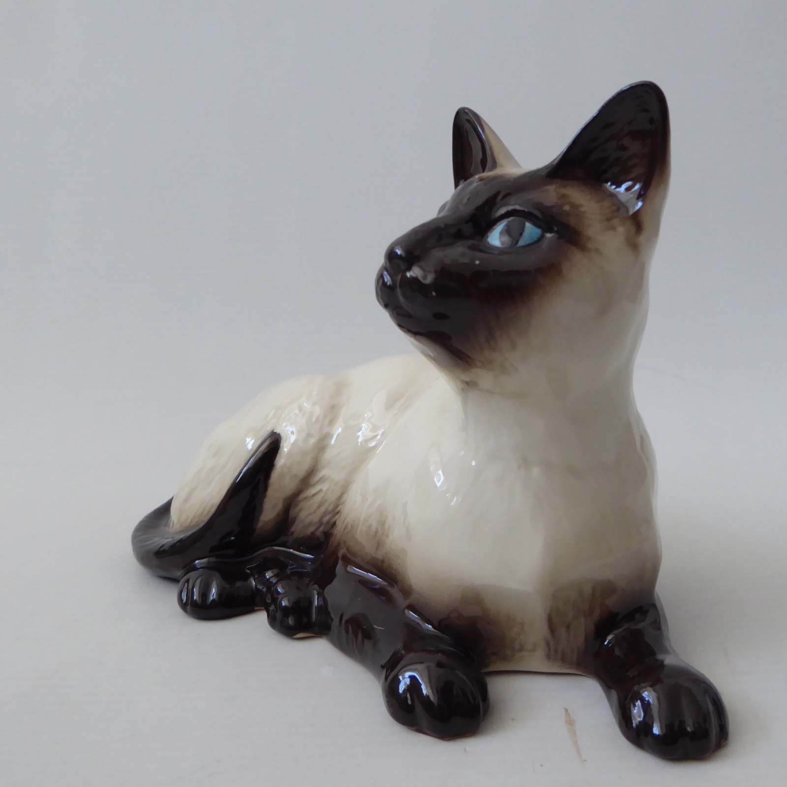 Royal Doulton 1559, vintage siamese laying cat figurine figure ornament statue - Image 5