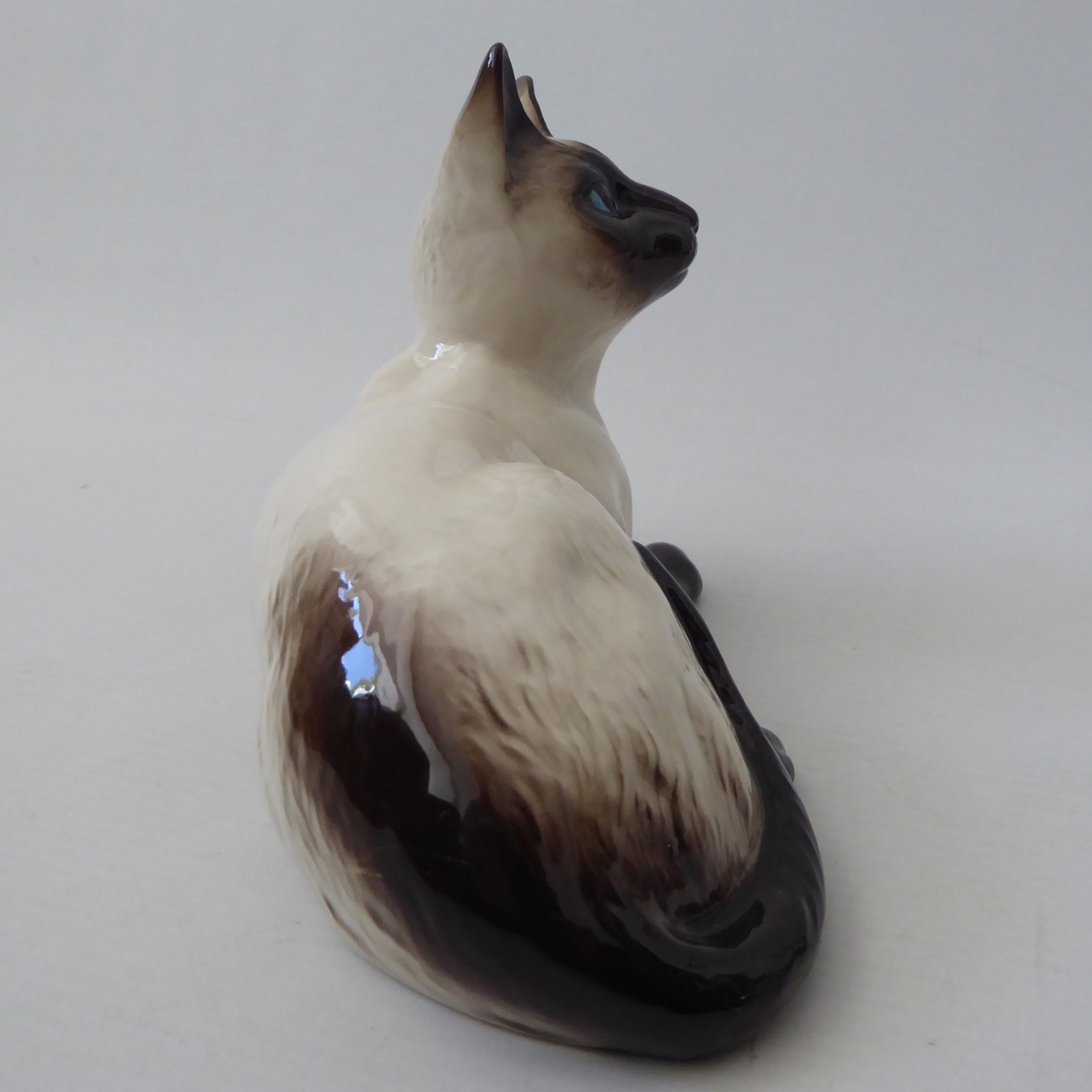 Royal Doulton 1559, vintage siamese laying cat figurine figure ornament statue - Image 7