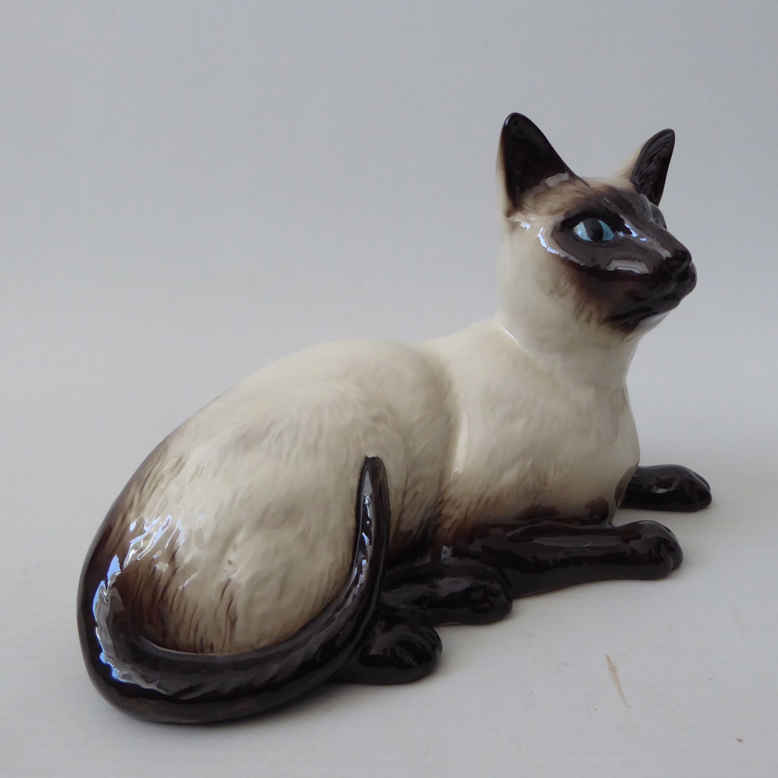 Royal Doulton 1559, vintage siamese laying cat figurine figure ornament statue - Image 8