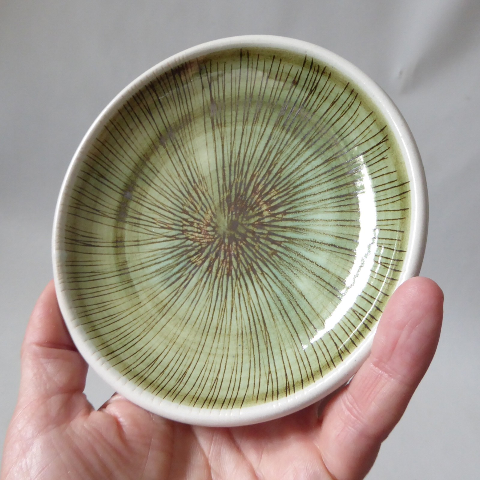 Rye Pottery vintage ceramic pin dish, ornamental plate. 1970s green sgraffito - Image 4