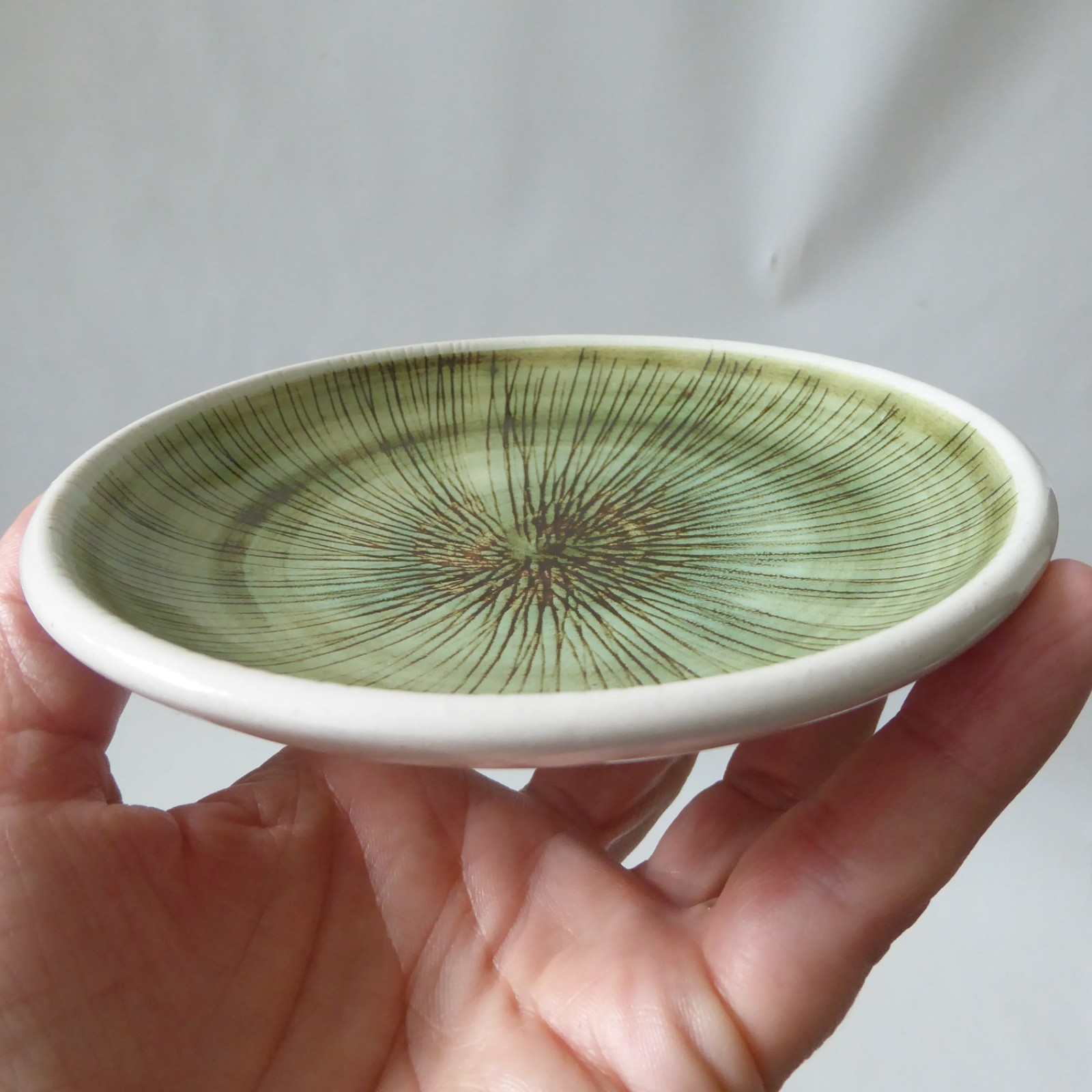 Rye Pottery vintage ceramic pin dish, ornamental plate. 1970s green sgraffito - Image 5