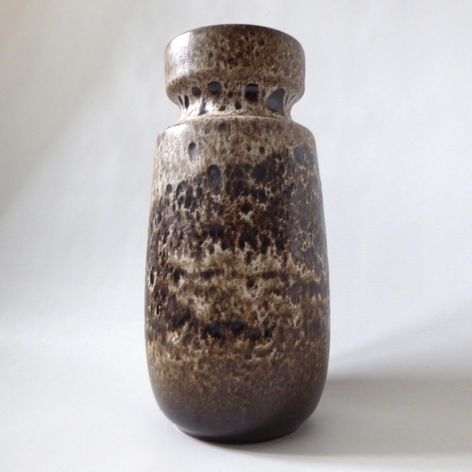 Scheurich 242-22 pottery vase, cream & dark brown, Fat Lava era, West German pot - Image 3