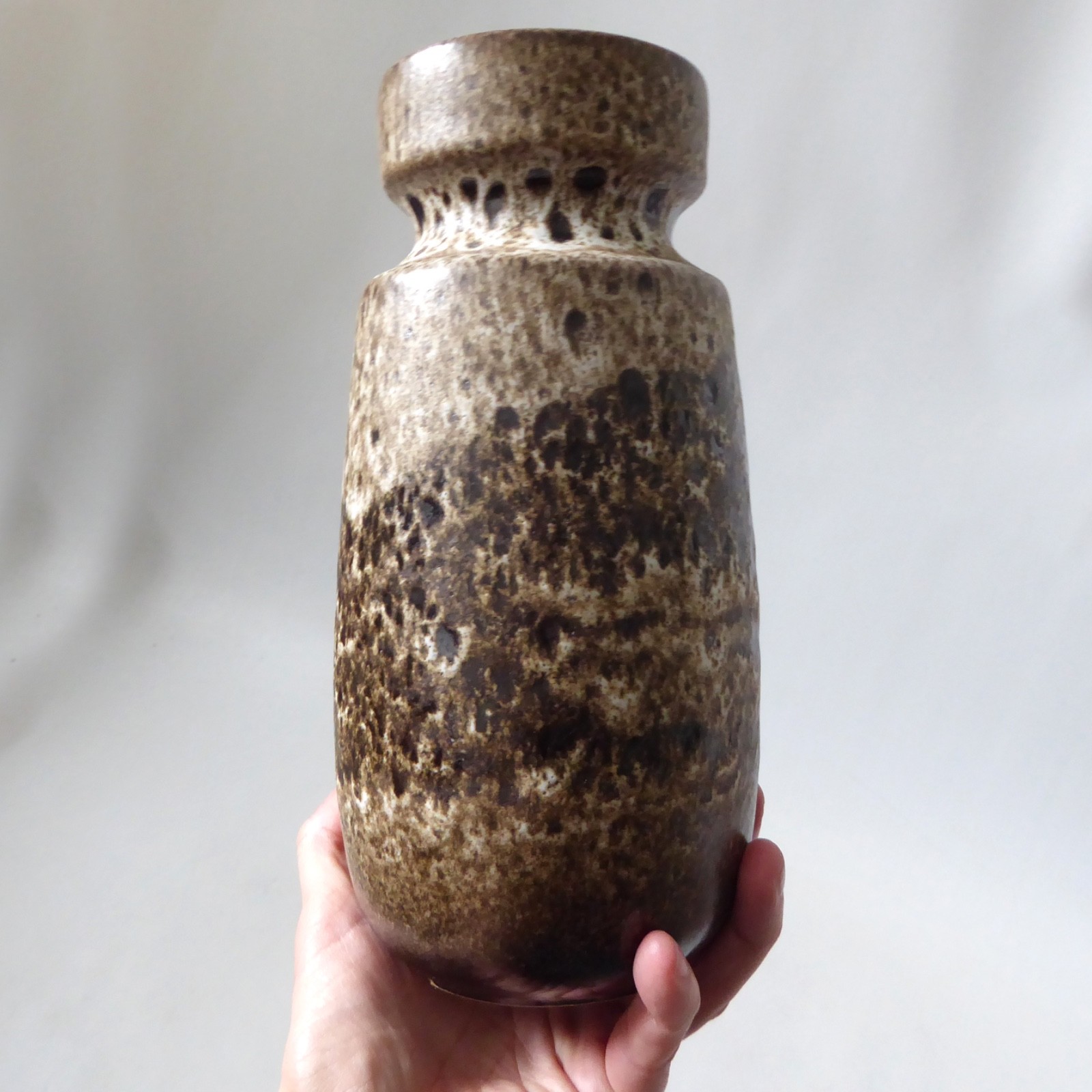 Scheurich 242-22 pottery vase, cream & dark brown, Fat Lava era, West German pot - Image 5