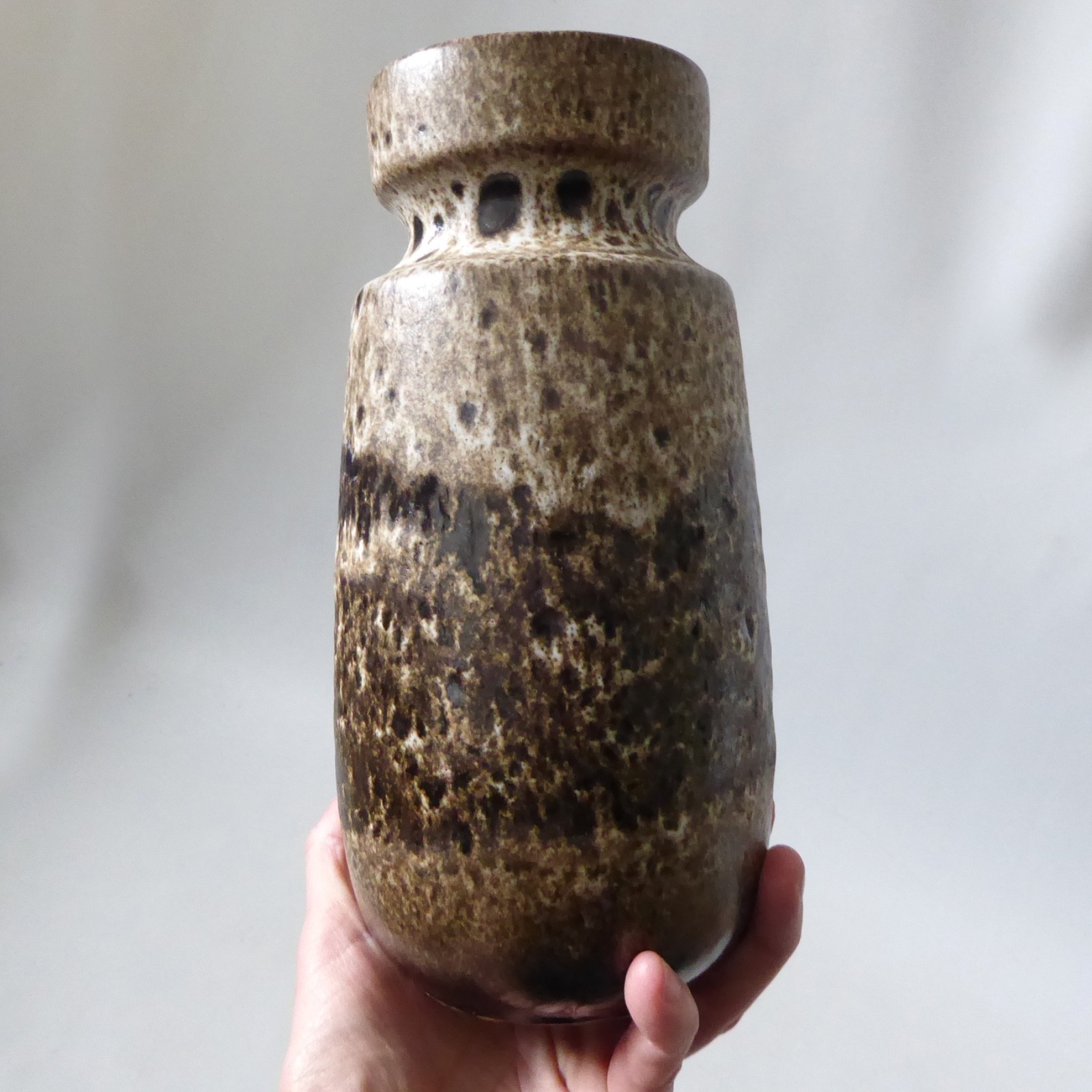 Scheurich 242-22 pottery vase, cream & dark brown, Fat Lava era, West German pot - Image 7