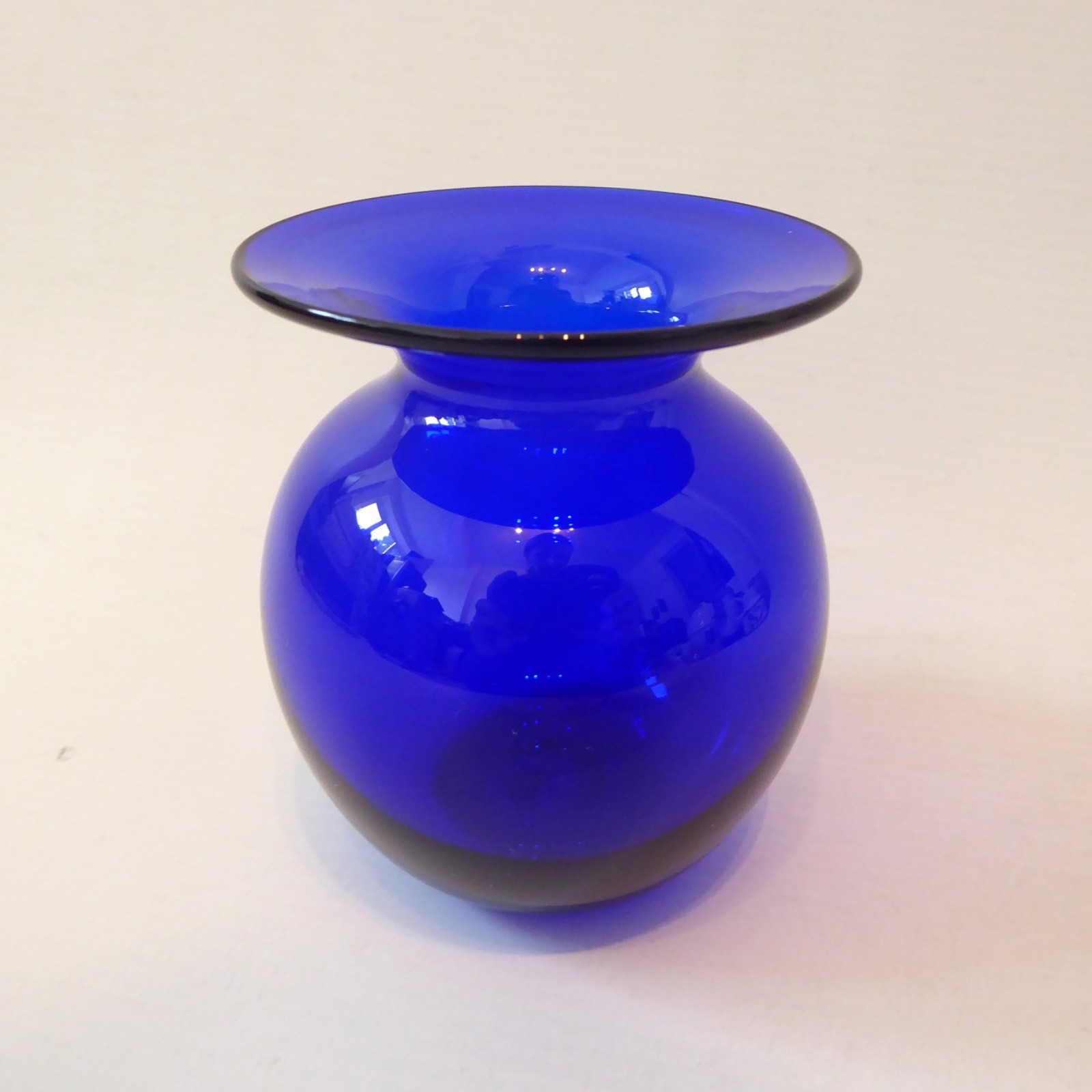 Signed 'Bristol' rich blue art glass crystal vase, rounded wide rim. Vintage - Image 4