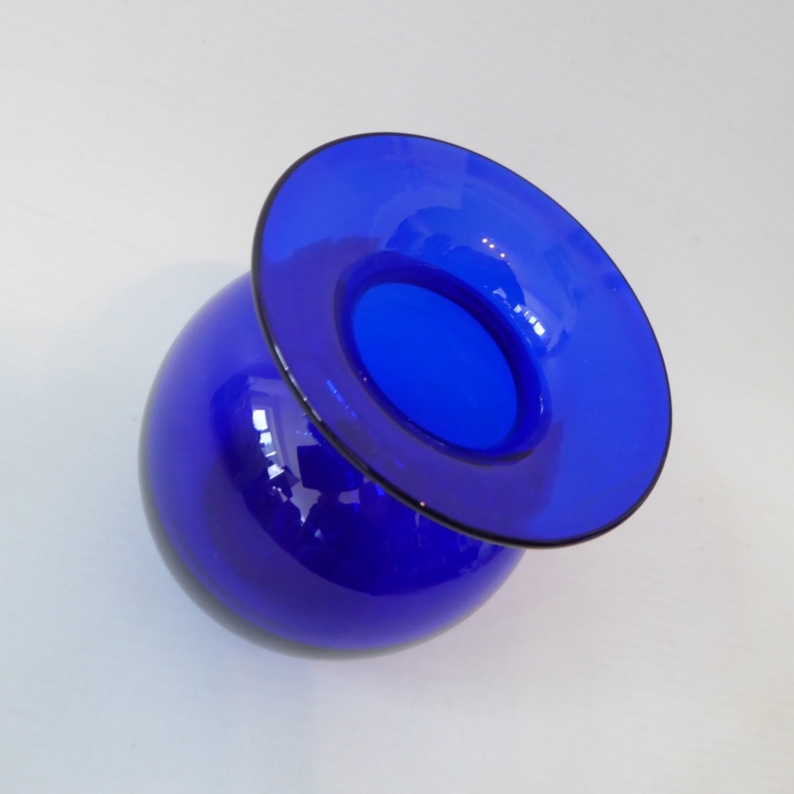 Signed 'Bristol' rich blue art glass crystal vase, rounded wide rim. Vintage - Image 5