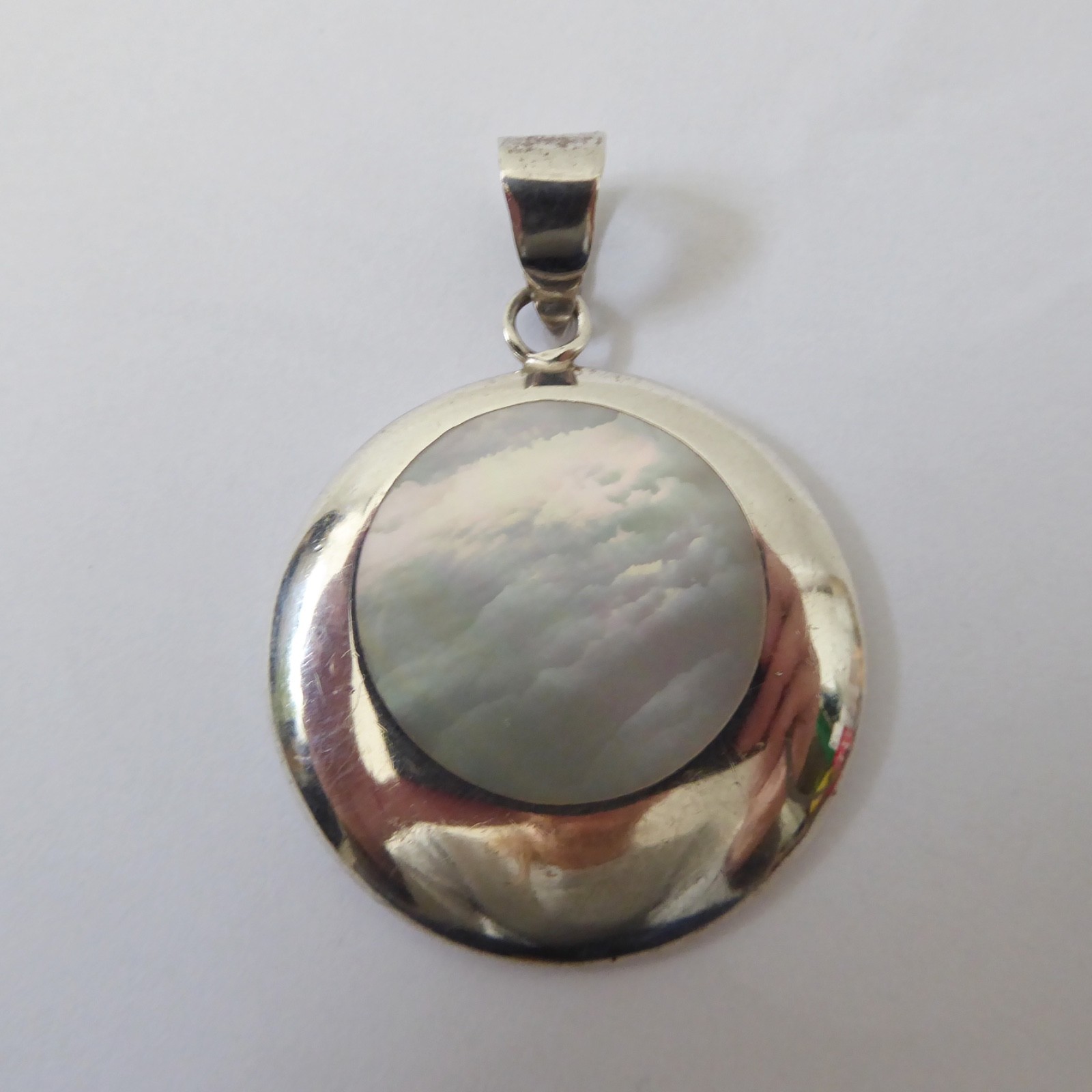 Sterling 925 silver modernist pendant with round inset flat white pearl shell. - Image 2