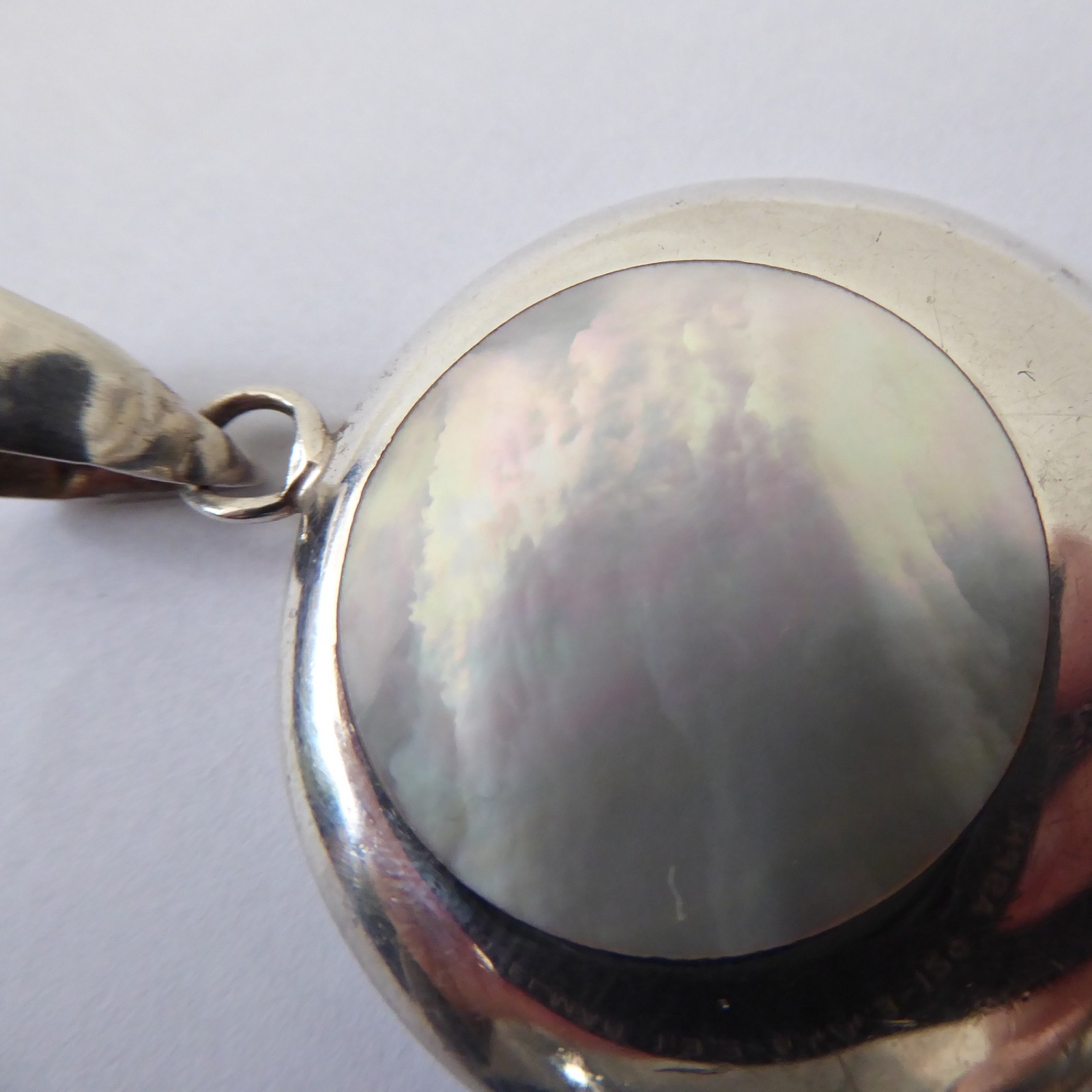 Sterling 925 silver modernist pendant with round inset flat white pearl shell. - Image 7