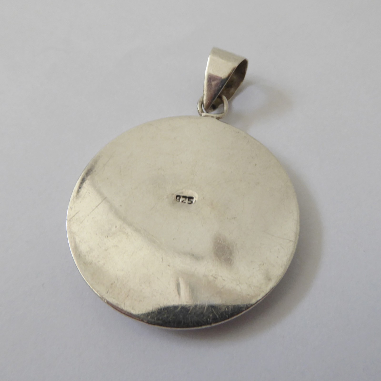 Sterling 925 silver modernist pendant with round inset flat white pearl shell. - Image 8