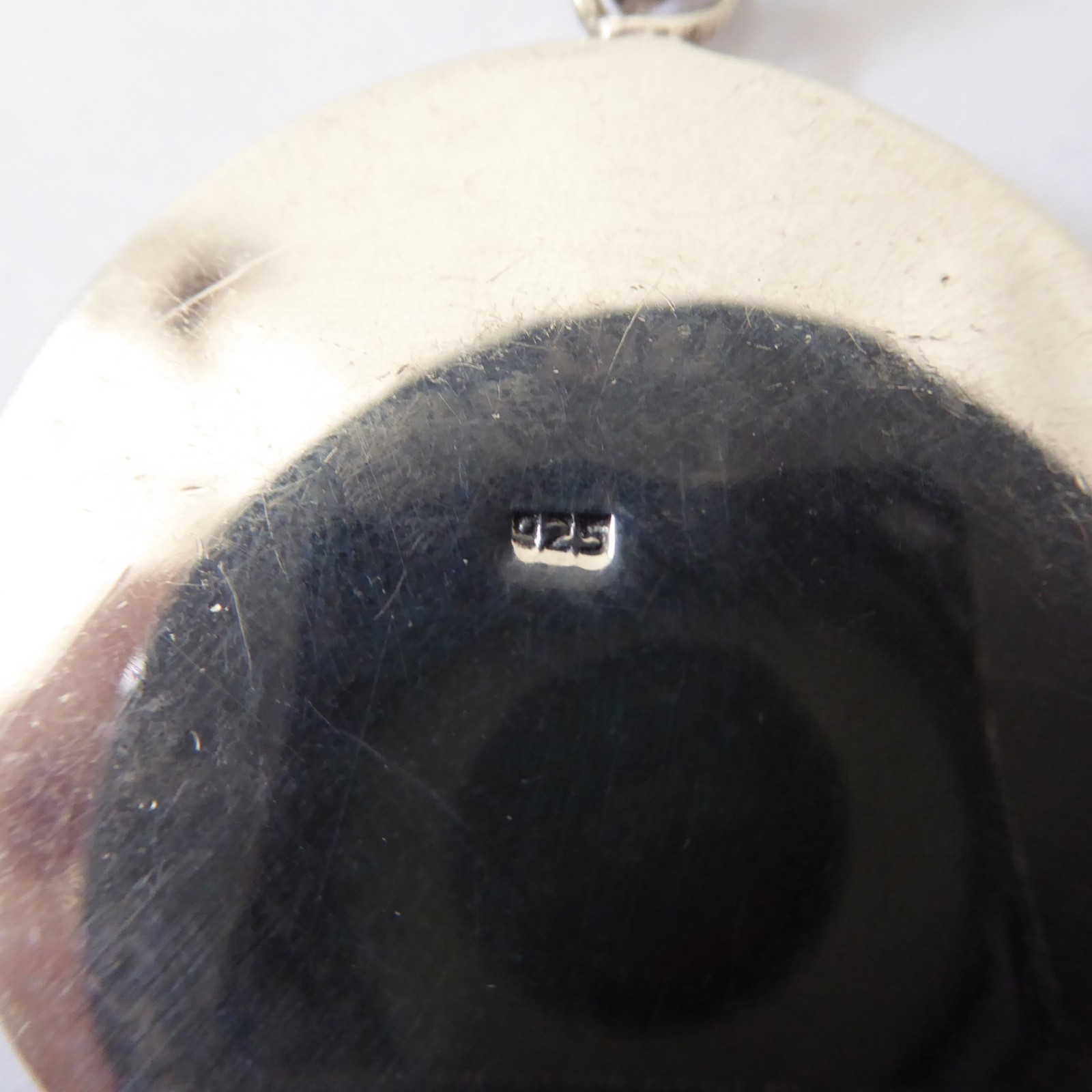 Sterling 925 silver modernist pendant with round inset flat white pearl shell. - Image 9