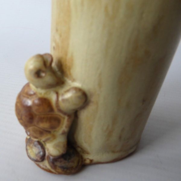 Studio pottery vase with little turtle tortoise. Flared rim small pot 1970s/80s - Image 5
