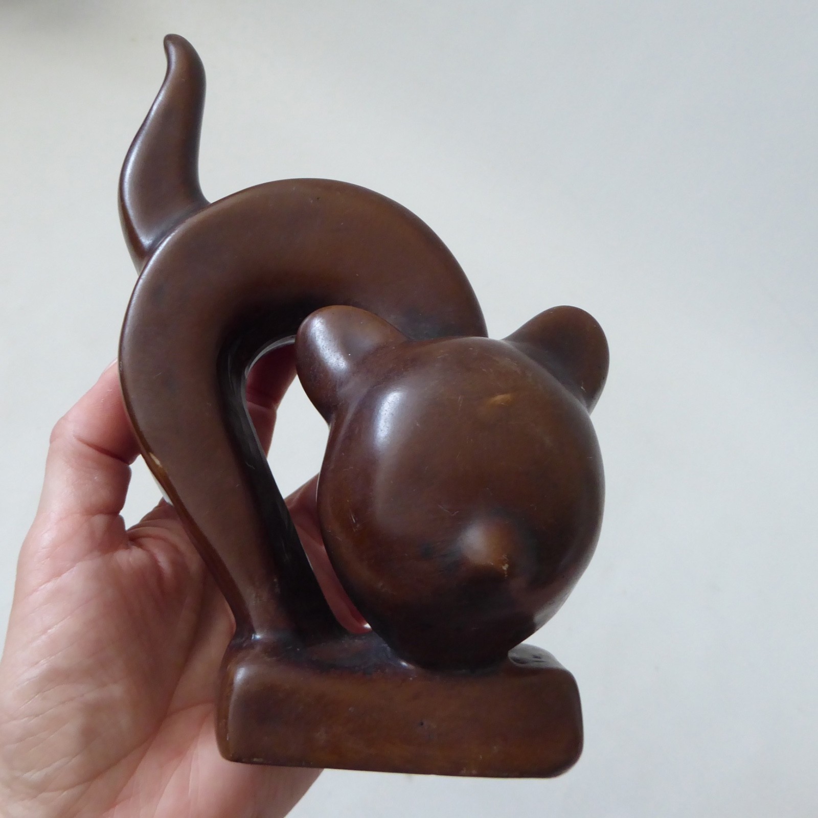 Stylised cat figurine statue, modernist/minimal, brown resin, bronze effect - Image 5