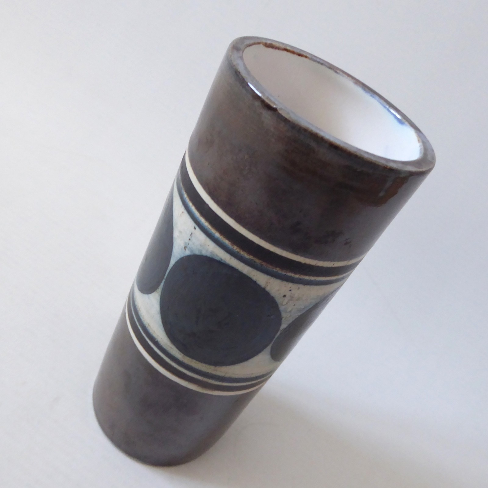 Troika St Ives Cornwall vintage art pottery cylinder vase Anne Lewis AL 14cm pot - Image 7