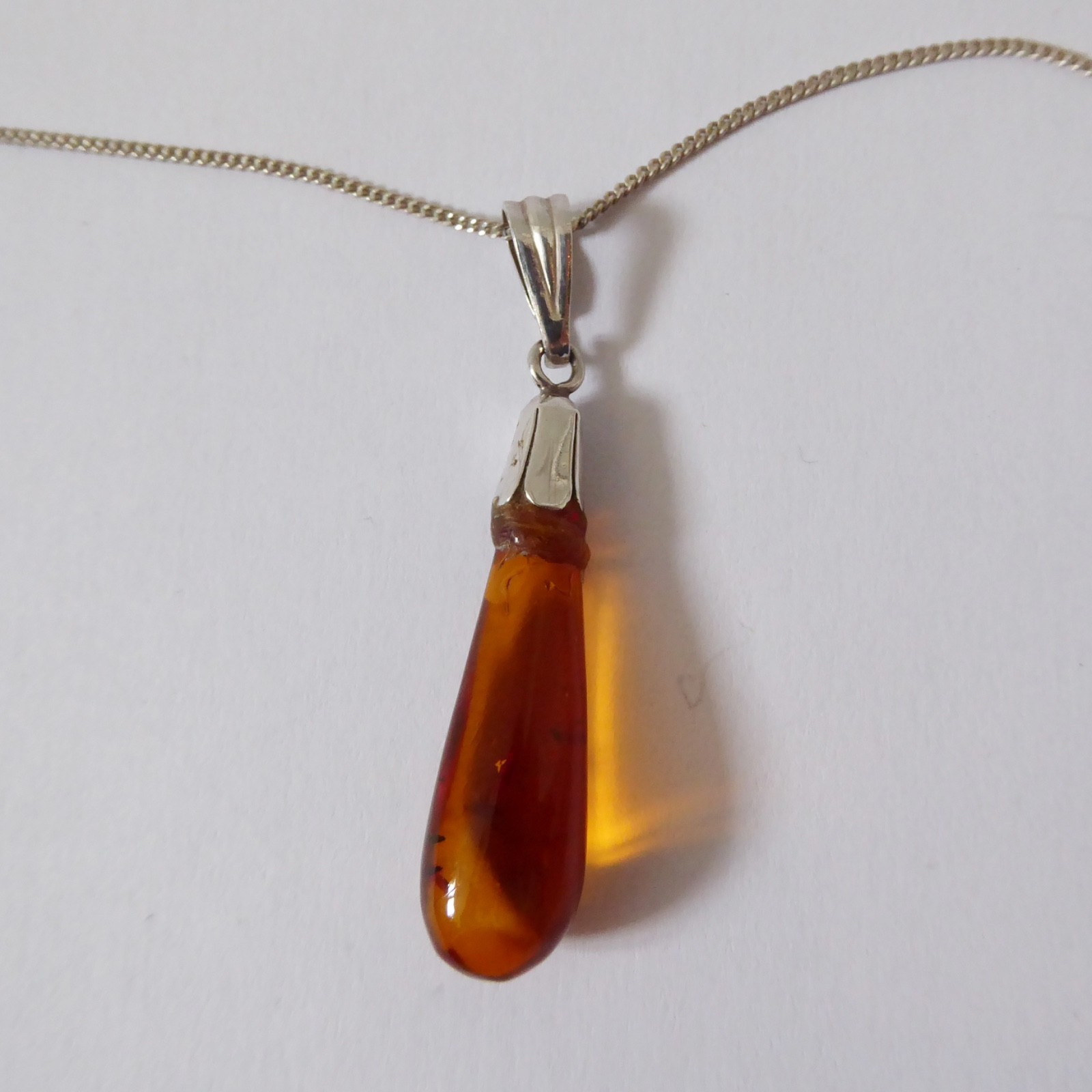 Vintage sterling silver 25 amber teardrop pendant, silver 15" necklace chain - Image 3