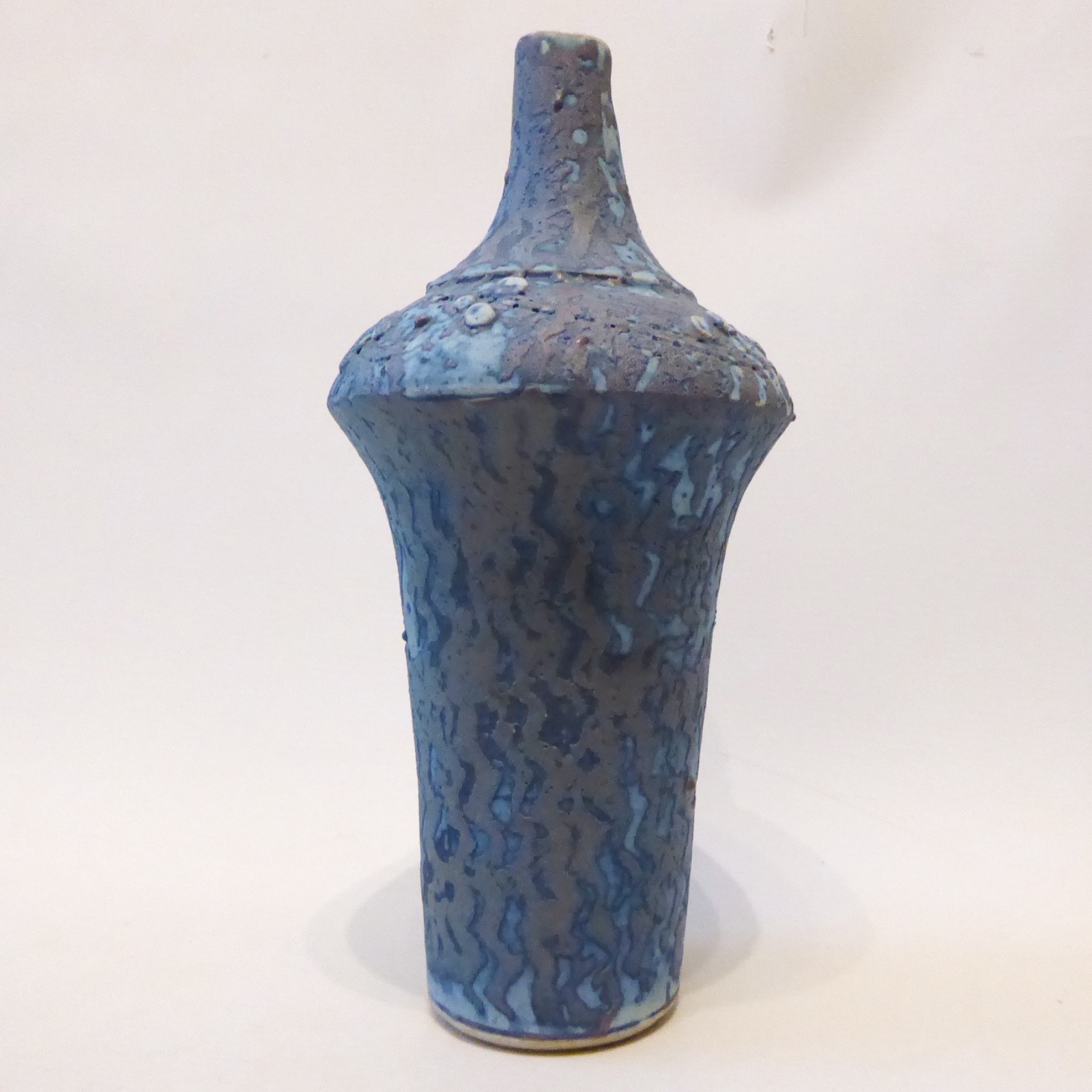 Vintage studio art pottery vase signed AW or MV blue alien skin textured +handle - Image 3