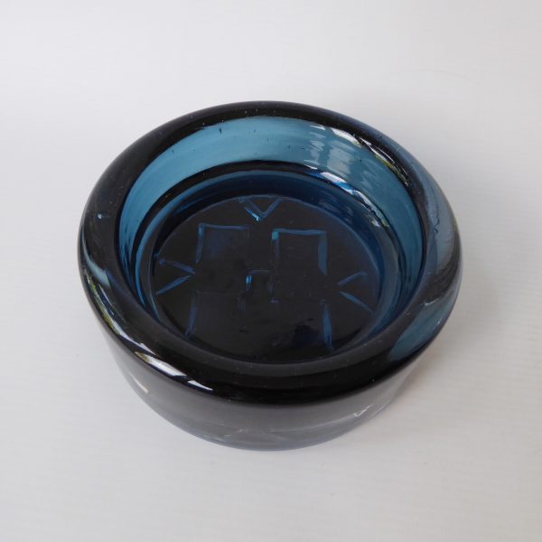 Wedgwood art glass bowl ashtray dish, Stennett-Willson textured RSW27. Sapphire - Image 4